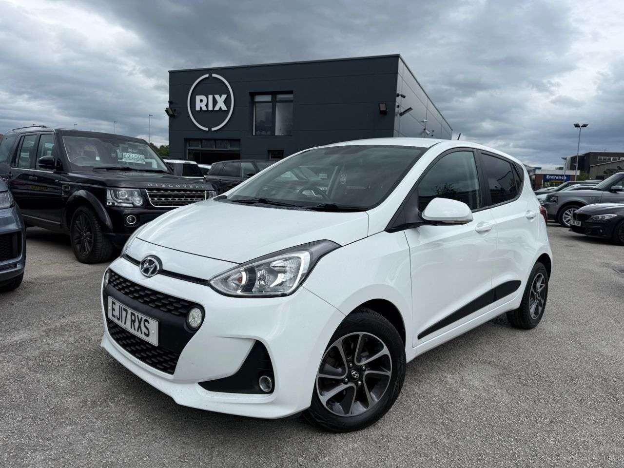 A 2017 HYUNDAI I10 1.0 Premium Hatchback 5dr Petrol Manual Euro 6 (66 ps) A 2017 HYUNDAI I10 1.0 Premium Hatchback 5dr Petrol Manual Euro 6 (66 ps)