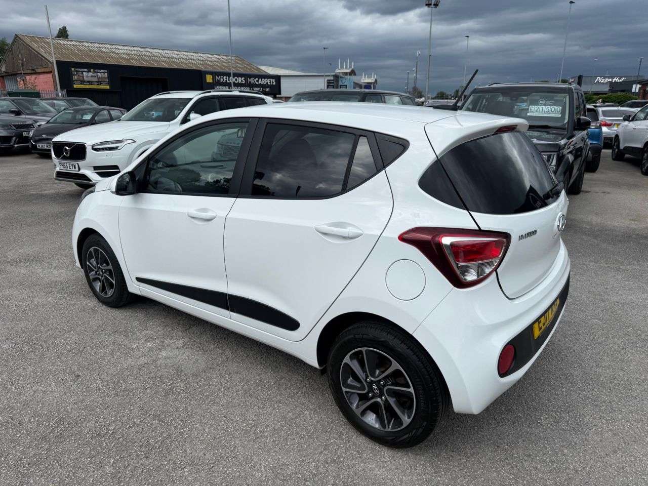 A 2017 HYUNDAI I10 1.0 Premium Hatchback 5dr Petrol Manual Euro 6 (66 ps) A 2017 HYUNDAI I10 1.0 Premium Hatchback 5dr Petrol Manual Euro 6 (66 ps)