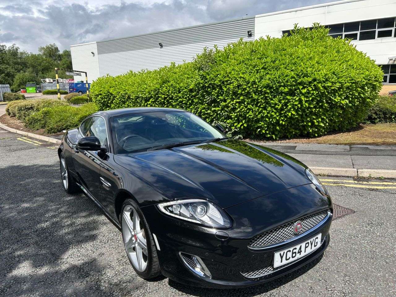 A 2014 JAGUAR XK 5.0 V8 Signature Coupe 2dr Petrol Auto Euro 5 (385 ps)-Magnificent Low Mile A 2014 JAGUAR XK 5.0 V8 Signature Coupe 2dr Petrol Auto Euro 5 (385 ps)-Magnificent Low Mile