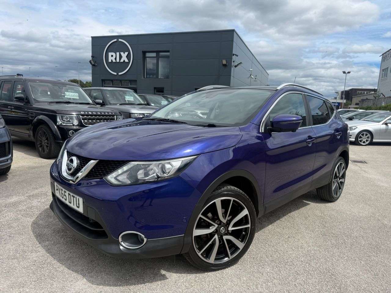 A 2015 NISSAN QASHQAI 1.5 dCi Tekna SUV 5dr Diesel Manual 2WD Euro 6 (s/s) (110 ps) A 2015 NISSAN QASHQAI 1.5 dCi Tekna SUV 5dr Diesel Manual 2WD Euro 6 (s/s) (110 ps)