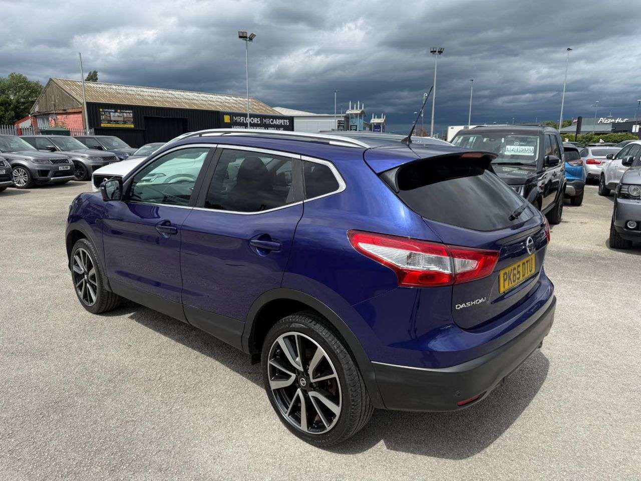 A 2015 NISSAN QASHQAI 1.5 dCi Tekna SUV 5dr Diesel Manual 2WD Euro 6 (s/s) (110 ps) A 2015 NISSAN QASHQAI 1.5 dCi Tekna SUV 5dr Diesel Manual 2WD Euro 6 (s/s) (110 ps)