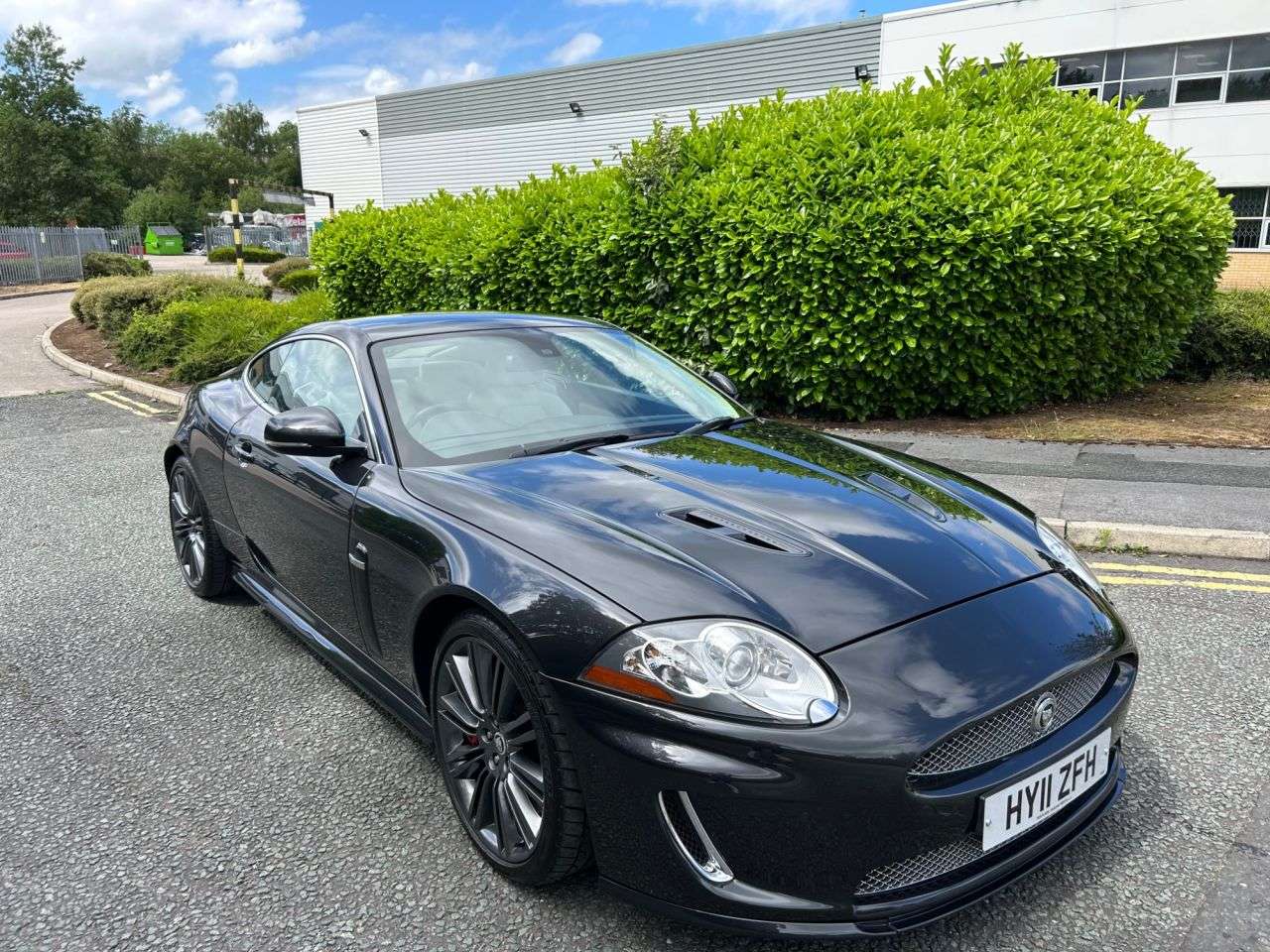 A 2011 JAGUAR XKR 5.0 V8 Coupe 2dr Petrol Auto Euro 5 (510 ps)-Fantastic Example, Finished In A 2011 JAGUAR XKR 5.0 V8 Coupe 2dr Petrol Auto Euro 5 (510 ps)-Fantastic Example, Finished In