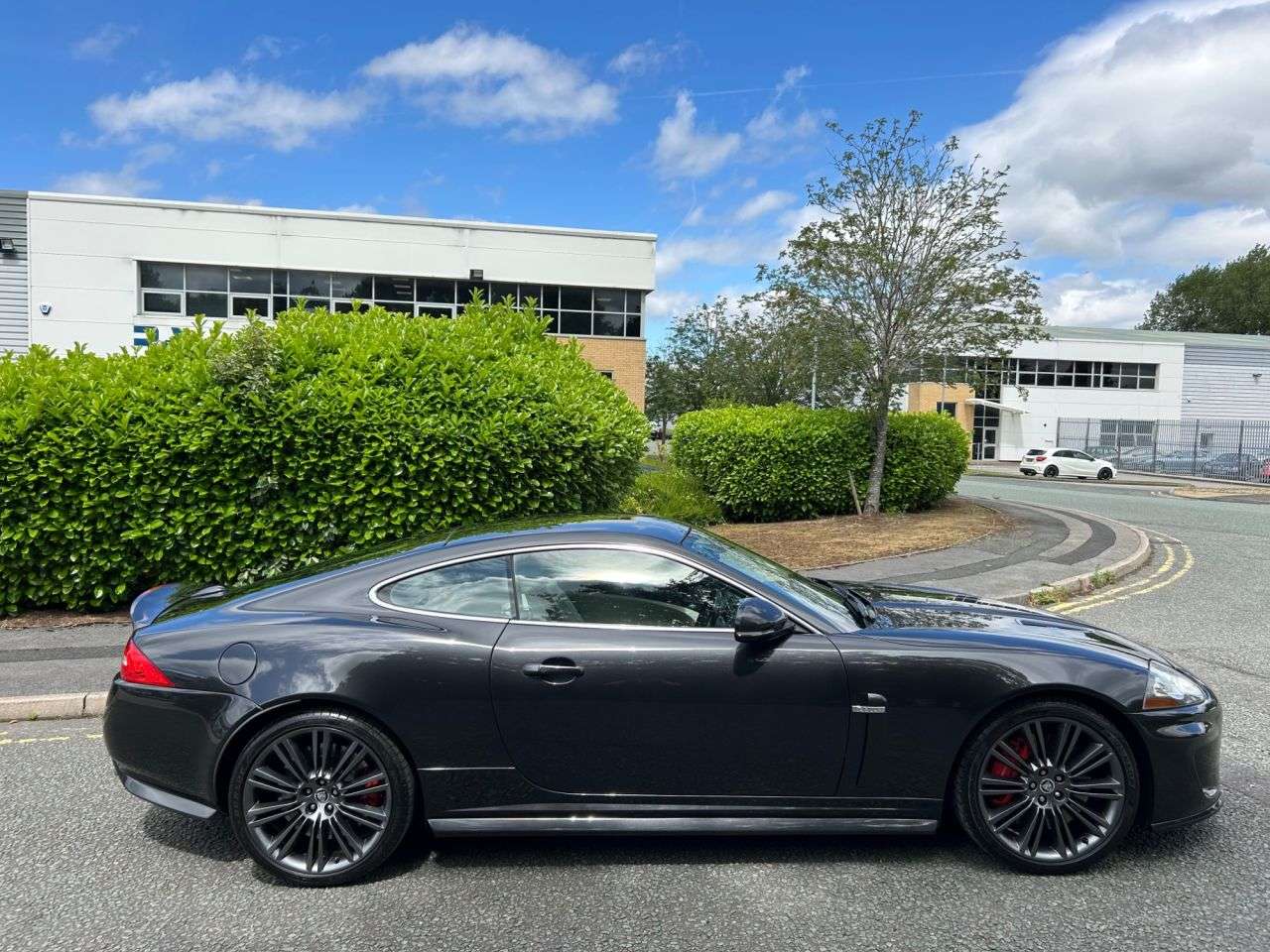 A 2011 JAGUAR XKR 5.0 V8 Coupe 2dr Petrol Auto Euro 5 (510 ps)-Fantastic Example, Finished In A 2011 JAGUAR XKR 5.0 V8 Coupe 2dr Petrol Auto Euro 5 (510 ps)-Fantastic Example, Finished In