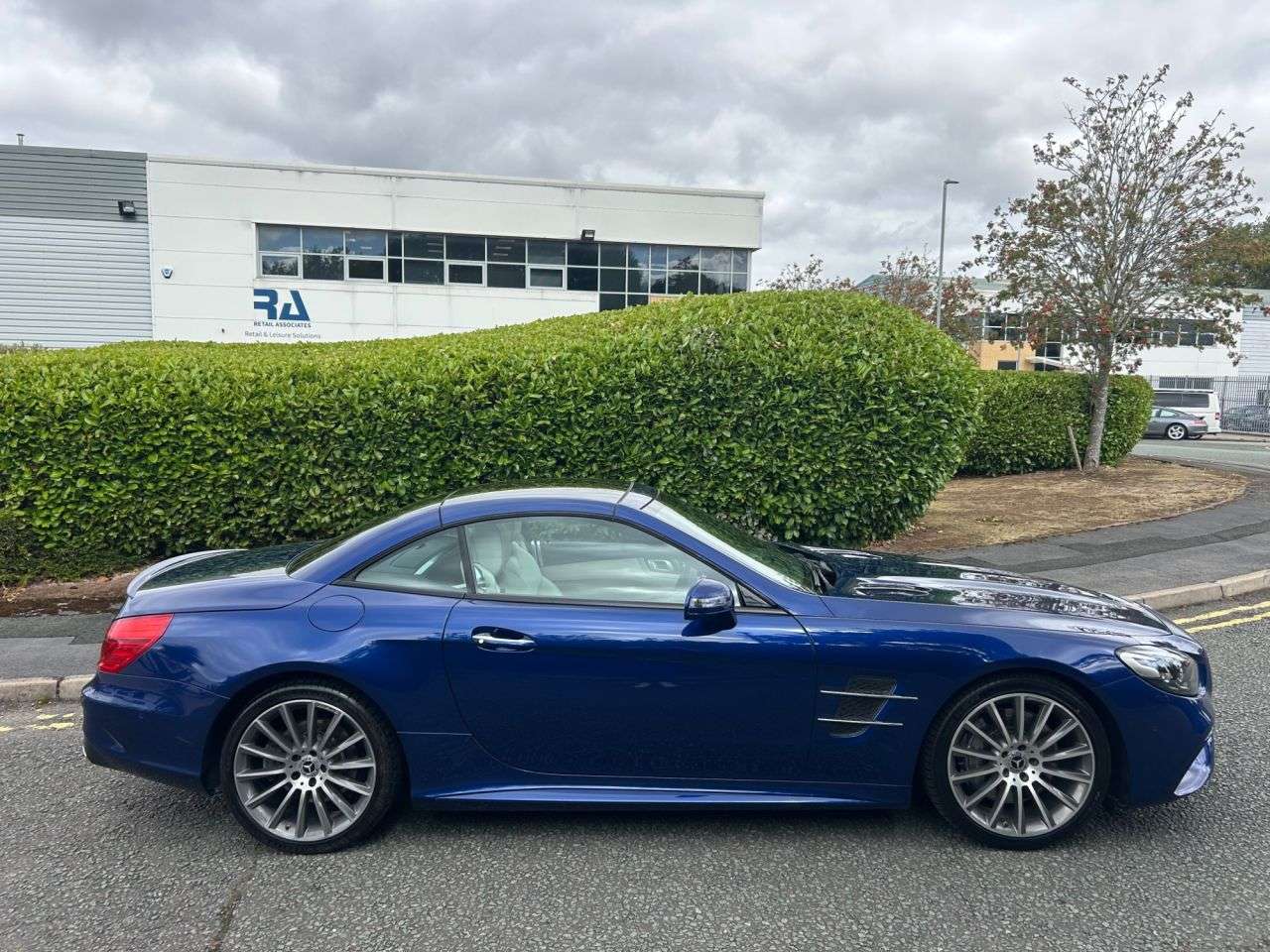 A 2017 MERCEDES-BENZ SL CLASS 3.0 SL400 V6 AMG Line Roadster 2dr Petrol G-Tronic+ Euro 6 (s/s) (367 ps)-F A 2017 MERCEDES-BENZ SL CLASS 3.0 SL400 V6 AMG Line Roadster 2dr Petrol G-Tronic+ Euro 6 (s/s) (367 ps)-F