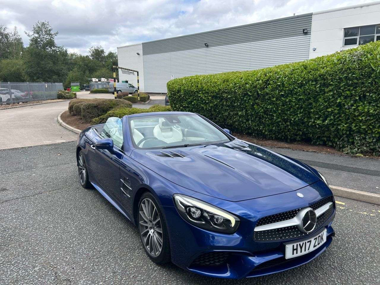 A 2017 MERCEDES-BENZ SL CLASS 3.0 SL400 V6 AMG Line Roadster 2dr Petrol G-Tronic+ Euro 6 (s/s) (367 ps)-F A 2017 MERCEDES-BENZ SL CLASS 3.0 SL400 V6 AMG Line Roadster 2dr Petrol G-Tronic+ Euro 6 (s/s) (367 ps)-F