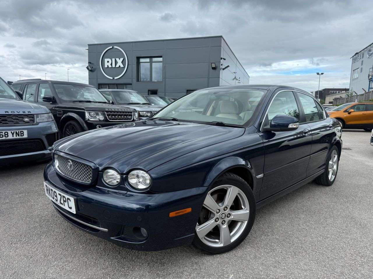 A 2009 JAGUAR X-TYPE 2.2D DPF SE Saloon 4dr Diesel Automatic (184 g/km, 143 bhp) A 2009 JAGUAR X-TYPE 2.2D DPF SE Saloon 4dr Diesel Automatic (184 g/km, 143 bhp)