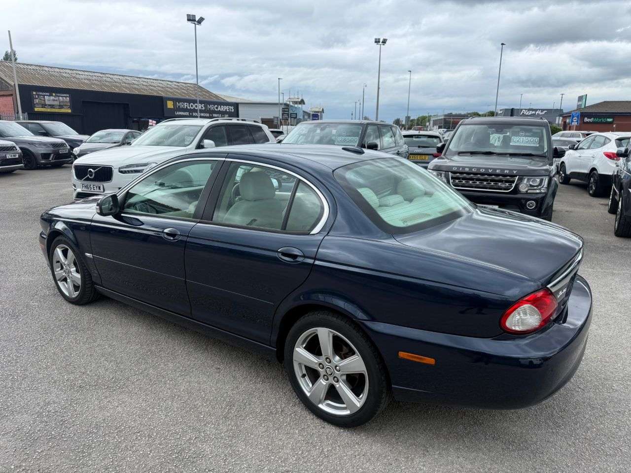 A 2009 JAGUAR X-TYPE 2.2D DPF SE Saloon 4dr Diesel Automatic (184 g/km, 143 bhp) A 2009 JAGUAR X-TYPE 2.2D DPF SE Saloon 4dr Diesel Automatic (184 g/km, 143 bhp)