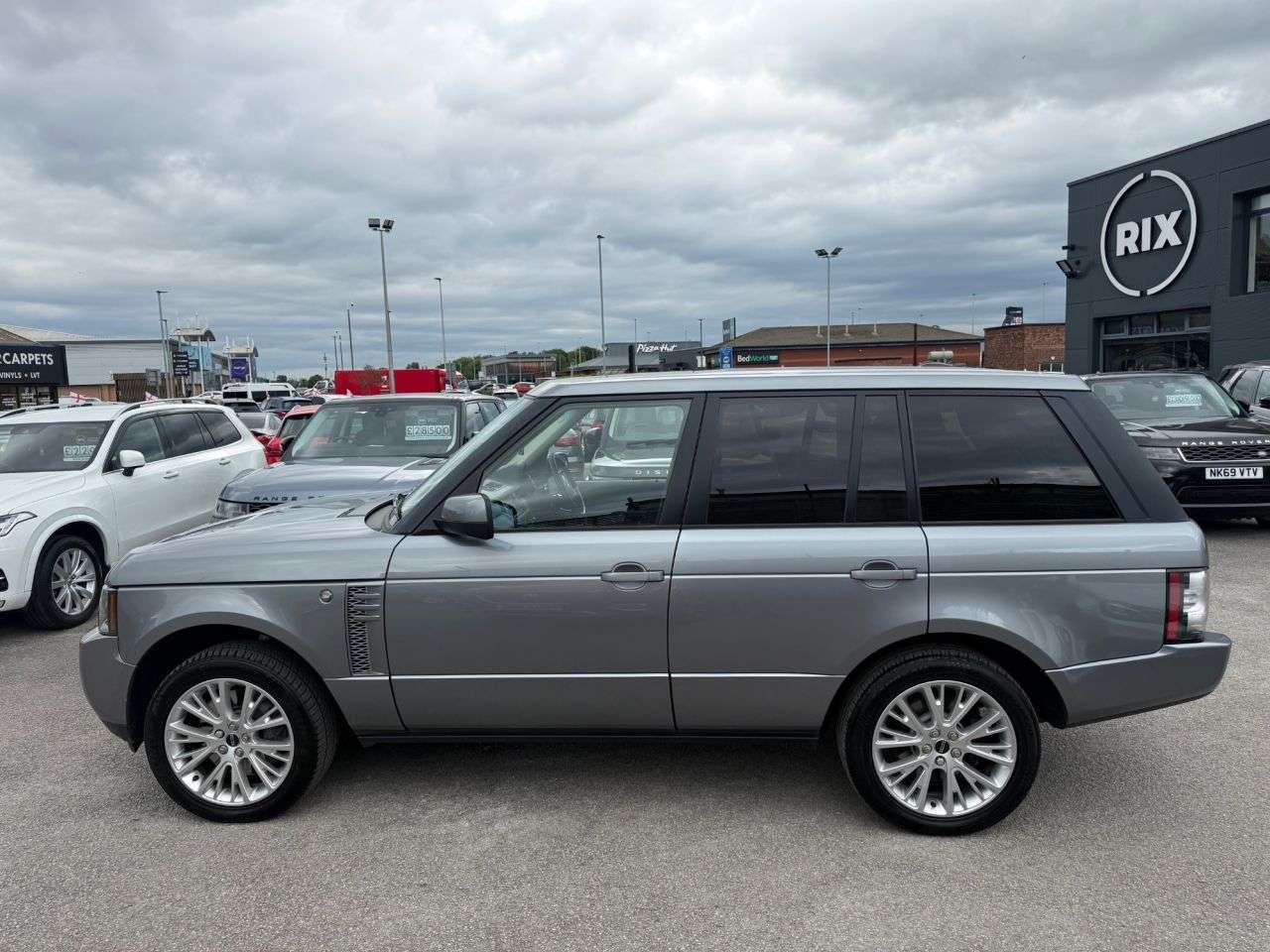 A 2012 LAND ROVER RANGE ROVER 4.4 TD V8 Westminster SUV 5dr Diesel Auto 4WD Euro 5 (313 bhp)-11 Services A 2012 LAND ROVER RANGE ROVER 4.4 TD V8 Westminster SUV 5dr Diesel Auto 4WD Euro 5 (313 bhp)-11 Services