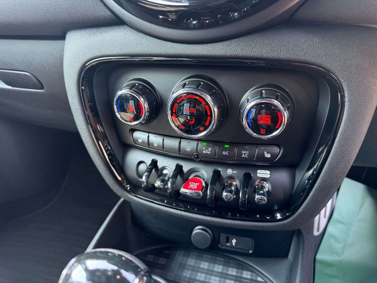 2018 MINI CLUBMAN 2018 MINI CLUBMAN
