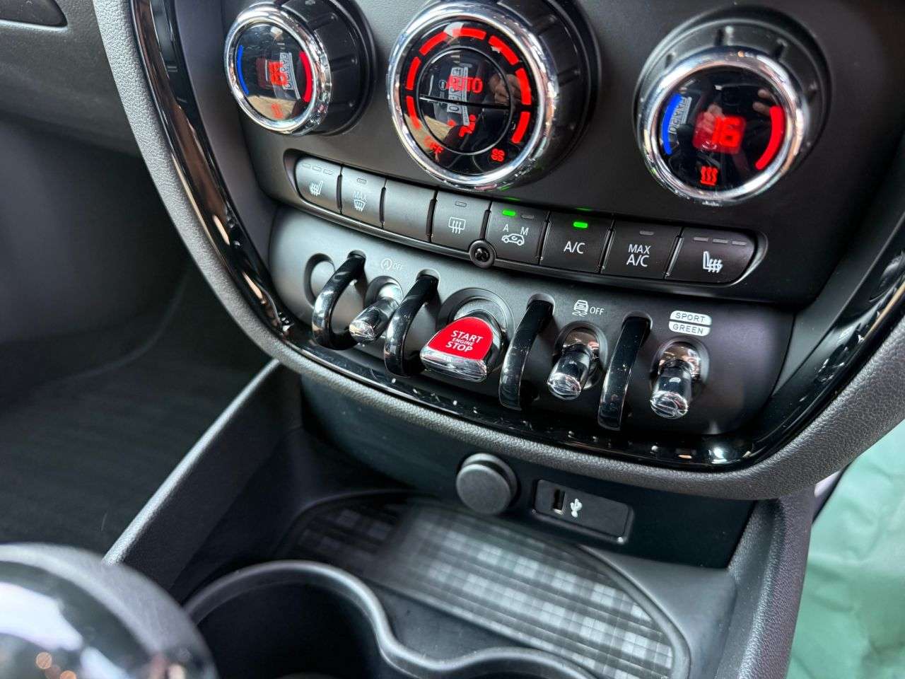 2018 MINI CLUBMAN 2018 MINI CLUBMAN