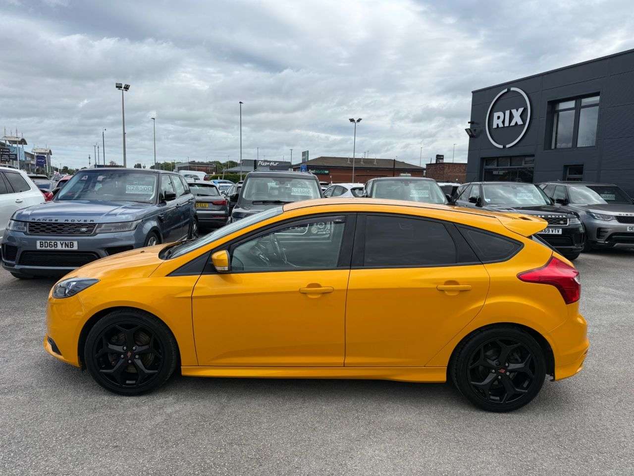 A 2014 FORD FOCUS 2.0T EcoBoost ST-2 Hatchback 5dr Petrol Manual Euro 5 (s/s) (250 ps) A 2014 FORD FOCUS 2.0T EcoBoost ST-2 Hatchback 5dr Petrol Manual Euro 5 (s/s) (250 ps)