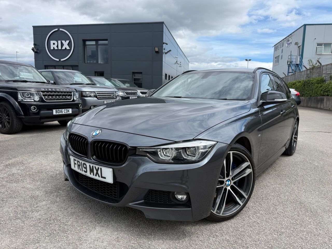 A 2019 BMW 3 SERIES 2.0 320i M Sport Shadow Edition Touring 5dr Petrol Auto Euro 6-2 OWNER CAR A 2019 BMW 3 SERIES 2.0 320i M Sport Shadow Edition Touring 5dr Petrol Auto Euro 6-2 OWNER CAR