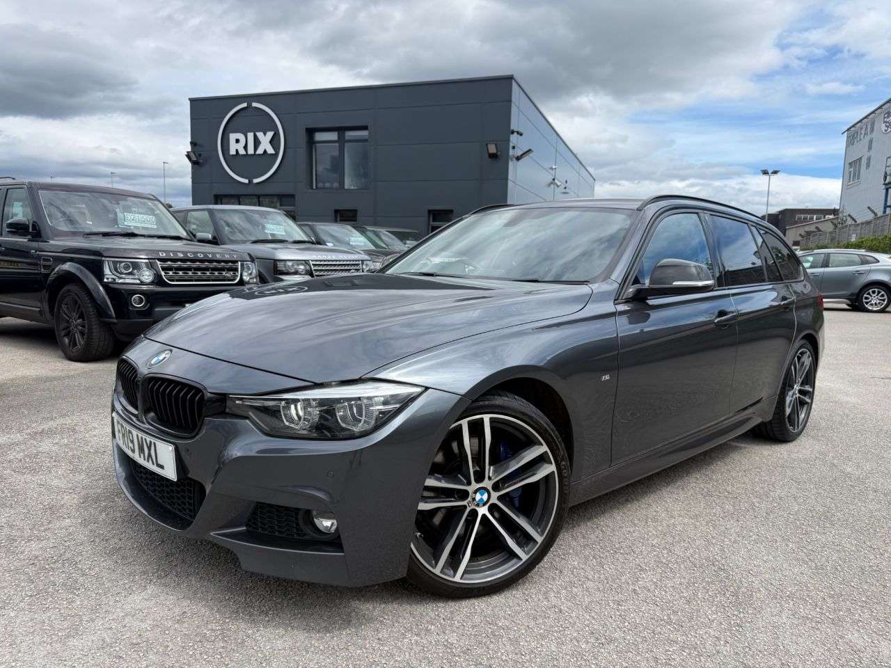 A 2019 BMW 3 SERIES 2.0 320i M Sport Shadow Edition Touring 5dr Petrol Auto Euro 6-2 OWNER CAR A 2019 BMW 3 SERIES 2.0 320i M Sport Shadow Edition Touring 5dr Petrol Auto Euro 6-2 OWNER CAR