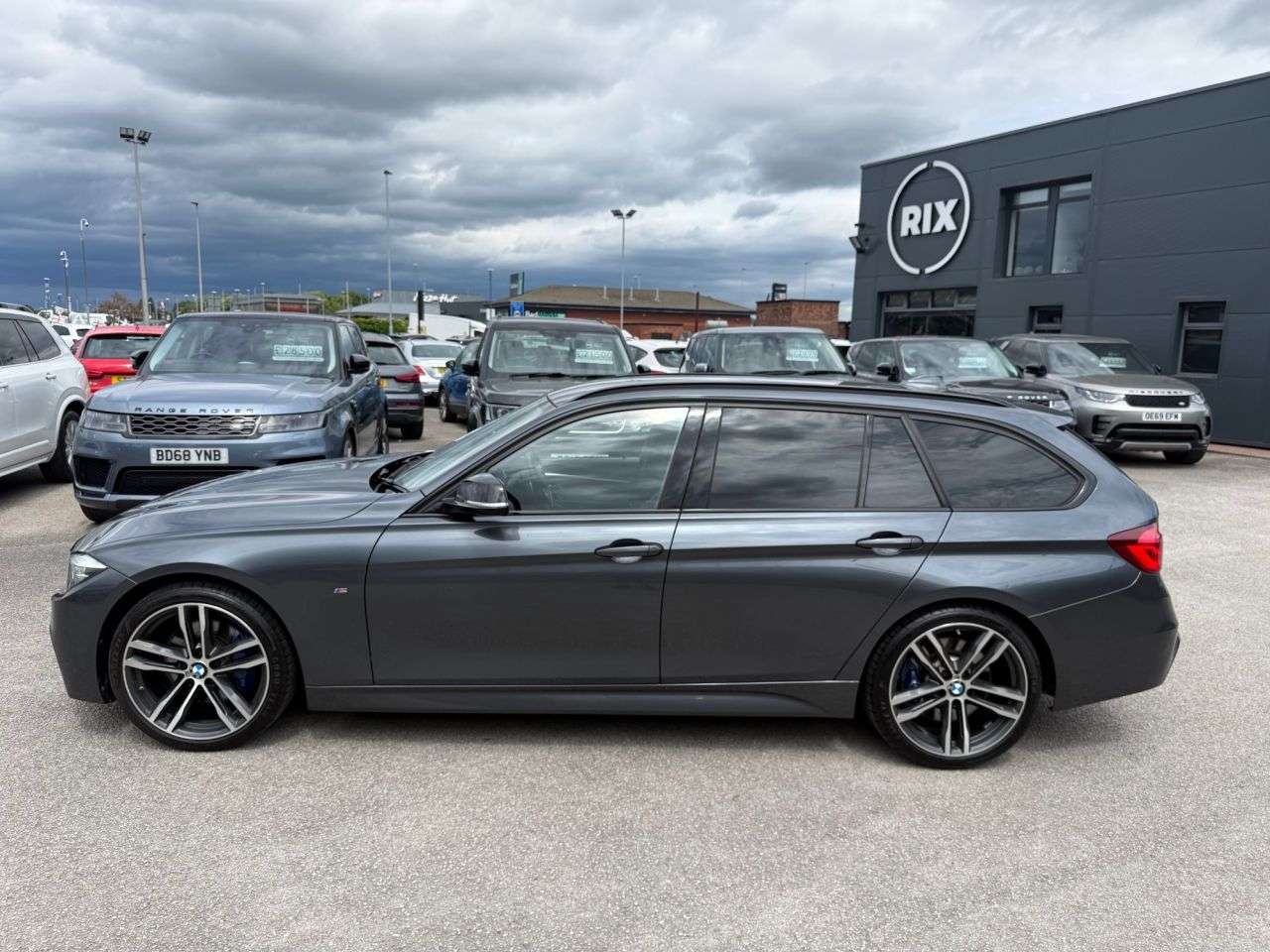A 2019 BMW 3 SERIES 2.0 320i M Sport Shadow Edition Touring 5dr Petrol Auto Euro 6-2 OWNER CAR A 2019 BMW 3 SERIES 2.0 320i M Sport Shadow Edition Touring 5dr Petrol Auto Euro 6-2 OWNER CAR