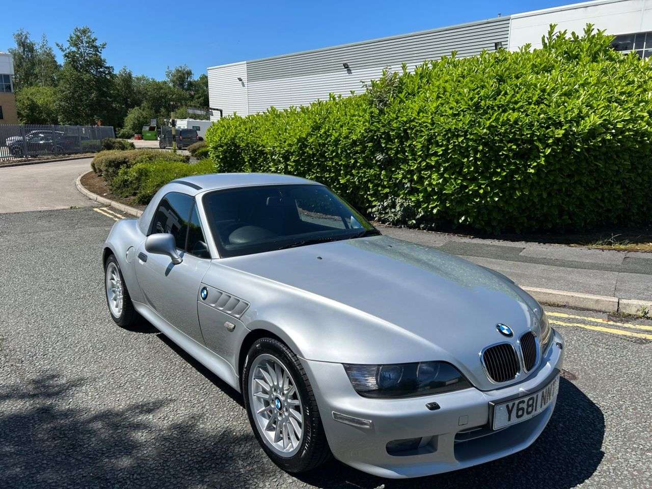 A 2001 BMW Z SERIES Z3 ROADSTER A 2001 BMW Z SERIES Z3 ROADSTER