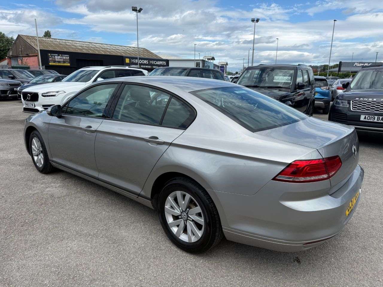 A 2017 VOLKSWAGEN PASSAT 2.0 TDI S Saloon 4dr Diesel Manual Euro 6 (s/s) (150 ps) A 2017 VOLKSWAGEN PASSAT 2.0 TDI S Saloon 4dr Diesel Manual Euro 6 (s/s) (150 ps)