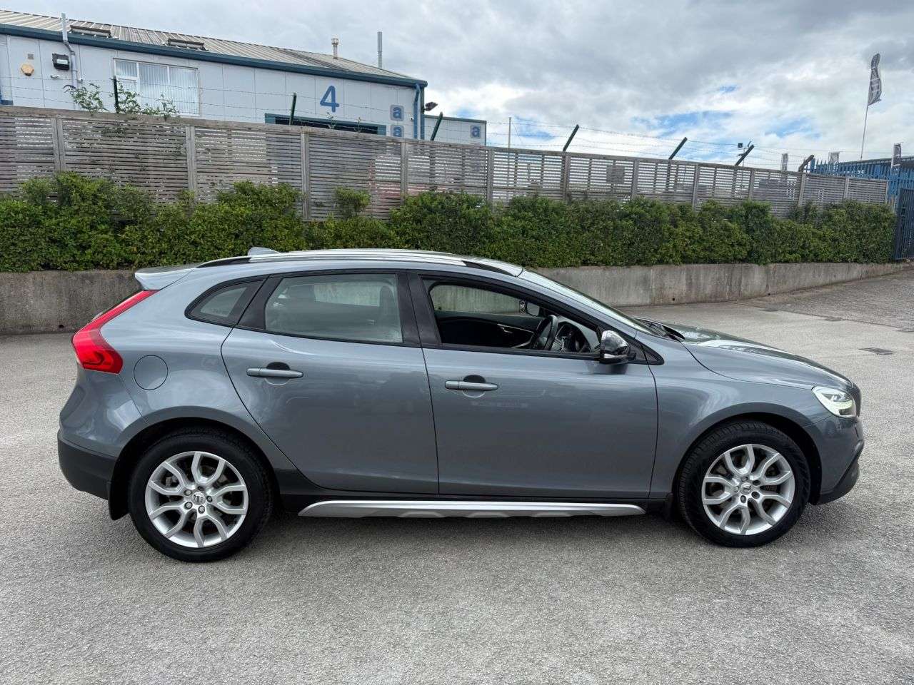 2017 VOLVO V40 CROSS COUNTRY 2017 VOLVO V40 CROSS COUNTRY