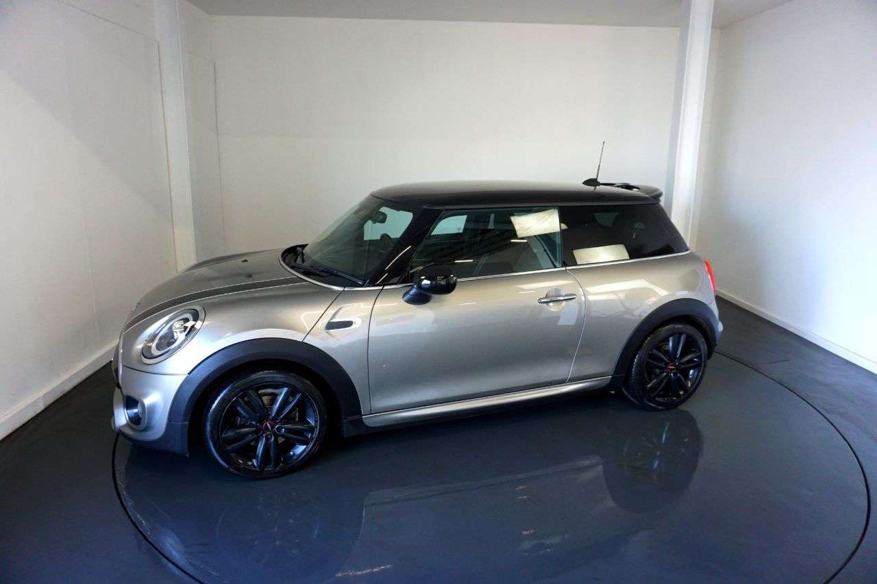 A 2019 MINI HATCH 1.5 Cooper Sport Hatchback 3dr Petrol Manual Euro 6 (s/s) (136 ps) Factory A 2019 MINI HATCH 1.5 Cooper Sport Hatchback 3dr Petrol Manual Euro 6 (s/s) (136 ps) Factory
