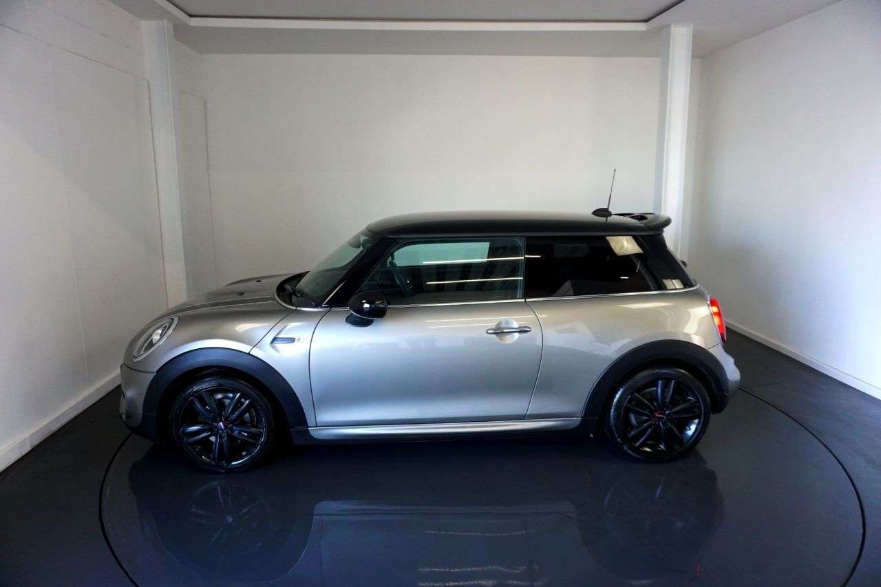 A 2019 MINI HATCH 1.5 Cooper Sport Hatchback 3dr Petrol Manual Euro 6 (s/s) (136 ps) Factory A 2019 MINI HATCH 1.5 Cooper Sport Hatchback 3dr Petrol Manual Euro 6 (s/s) (136 ps) Factory