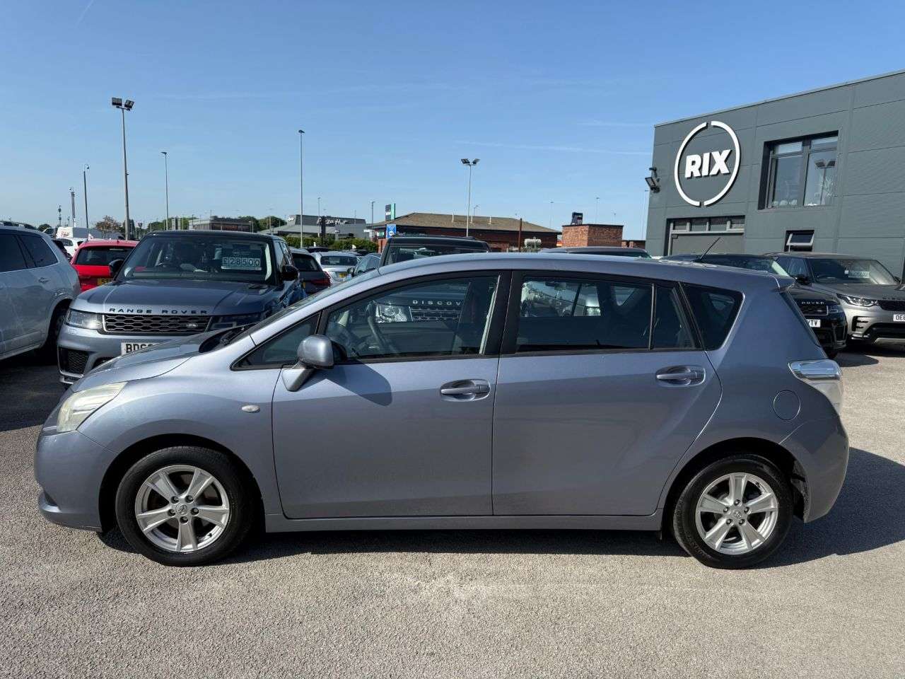A 2010 TOYOTA VERSO 2.0 D-4D TR MPV 5dr Diesel Manual-7 SEATS A 2010 TOYOTA VERSO 2.0 D-4D TR MPV 5dr Diesel Manual-7 SEATS