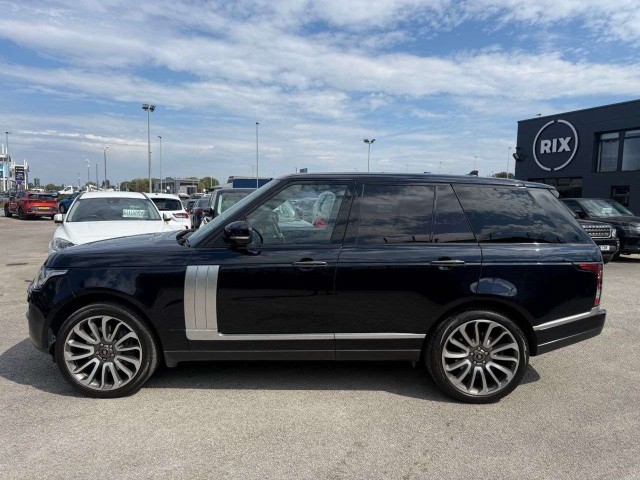 A 2016 LAND ROVER RANGE ROVER 4.4 SD V8 Autobiography SUV 5dr Diesel Auto 4WD Euro 6-FINISHED IN MARIANA A 2016 LAND ROVER RANGE ROVER 4.4 SD V8 Autobiography SUV 5dr Diesel Auto 4WD Euro 6-FINISHED IN MARIANA
