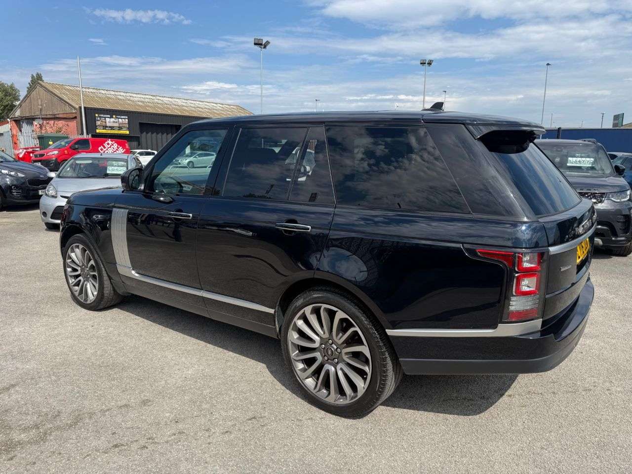 A 2016 LAND ROVER RANGE ROVER 4.4 SD V8 Autobiography SUV 5dr Diesel Auto 4WD Euro 6-FINISHED IN MARIANA A 2016 LAND ROVER RANGE ROVER 4.4 SD V8 Autobiography SUV 5dr Diesel Auto 4WD Euro 6-FINISHED IN MARIANA