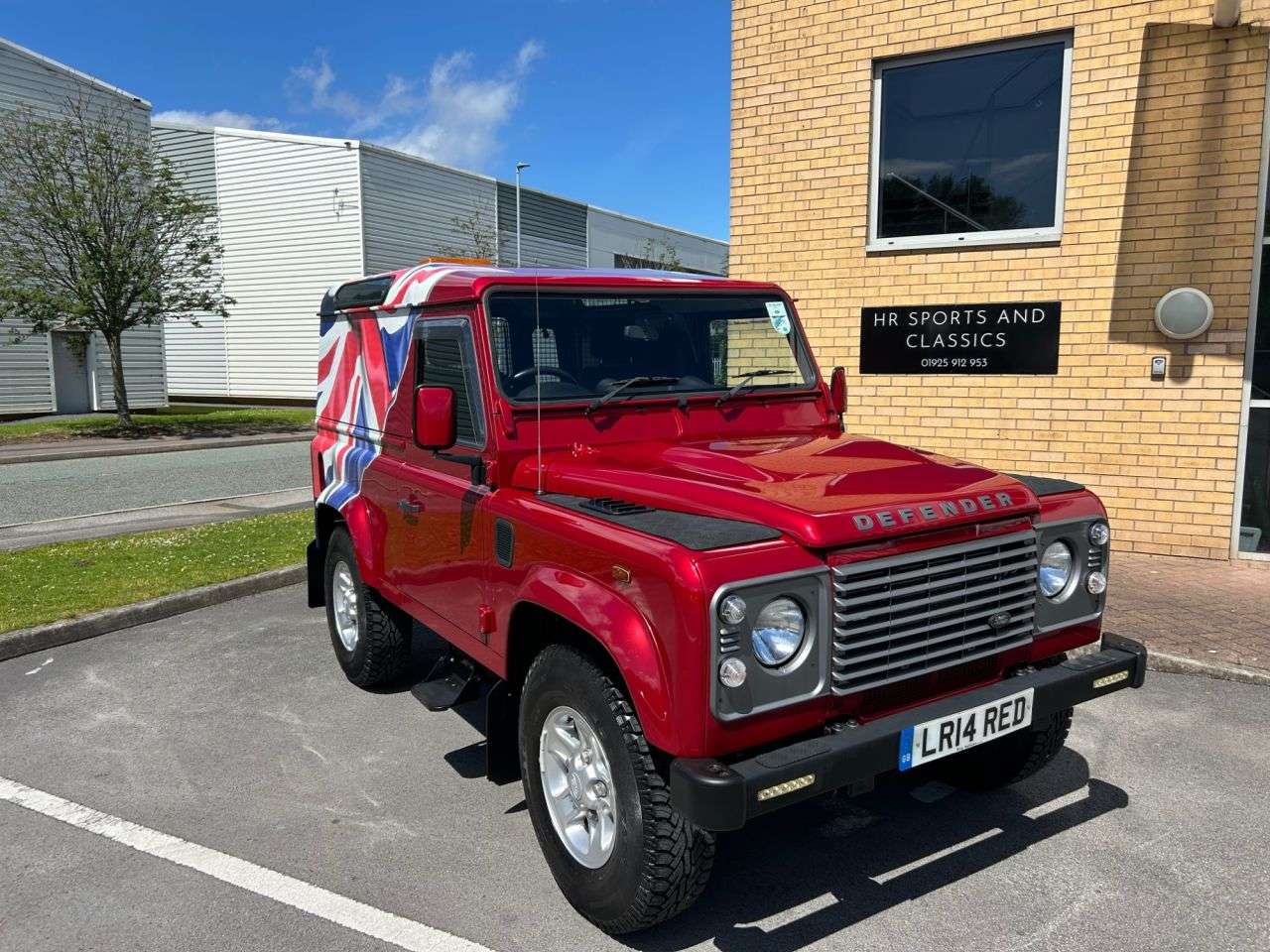 A 2014 LAND ROVER DEFENDER 90 2.2 TDCi Hard Top SUV 3dr Diesel Manual 4WD SWB Euro 5 (122 ps)-1 Owner Fro A 2014 LAND ROVER DEFENDER 90 2.2 TDCi Hard Top SUV 3dr Diesel Manual 4WD SWB Euro 5 (122 ps)-1 Owner Fro