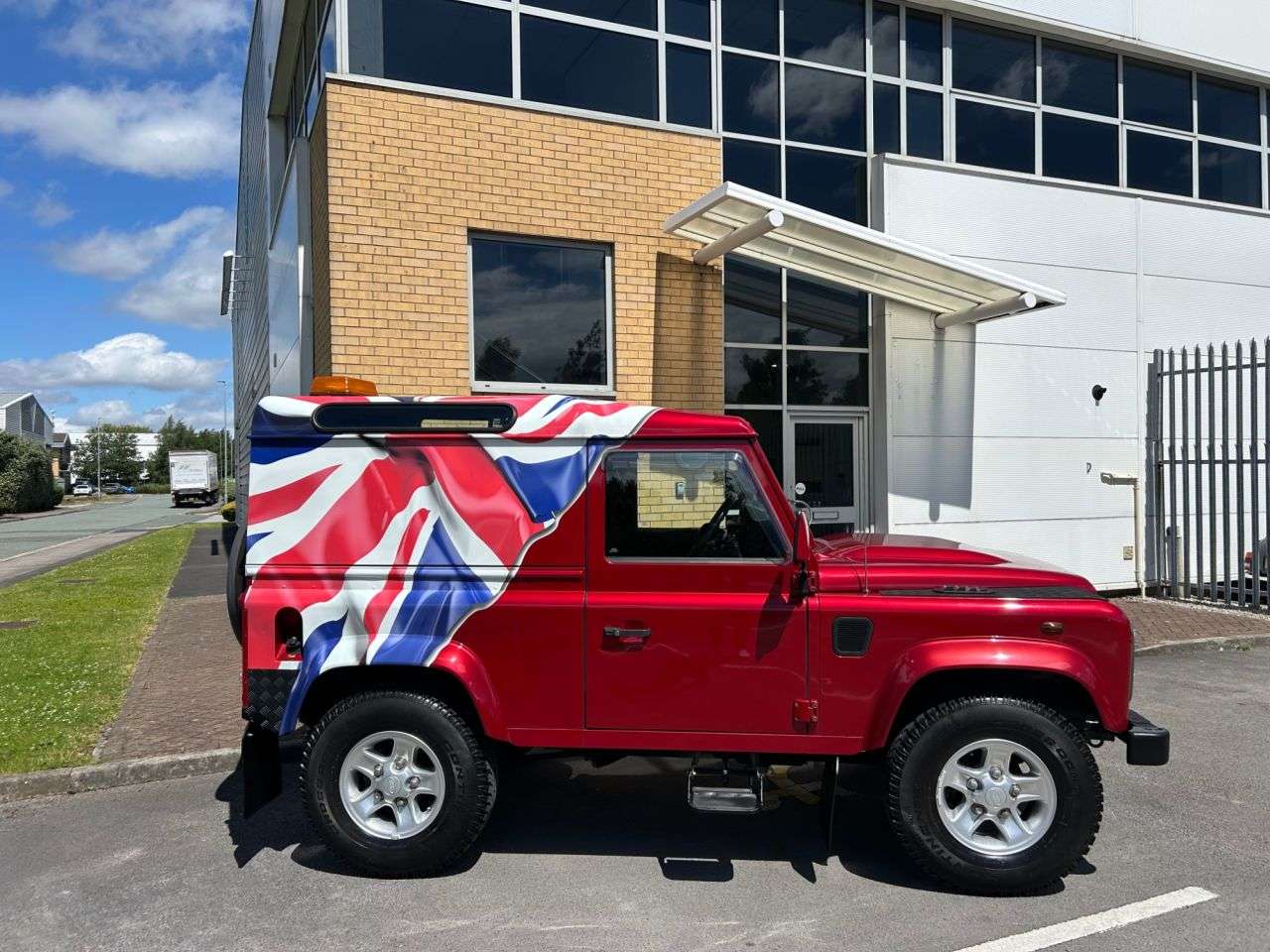 A 2014 LAND ROVER DEFENDER 90 2.2 TDCi Hard Top SUV 3dr Diesel Manual 4WD SWB Euro 5 (122 ps)-1 Owner Fro A 2014 LAND ROVER DEFENDER 90 2.2 TDCi Hard Top SUV 3dr Diesel Manual 4WD SWB Euro 5 (122 ps)-1 Owner Fro