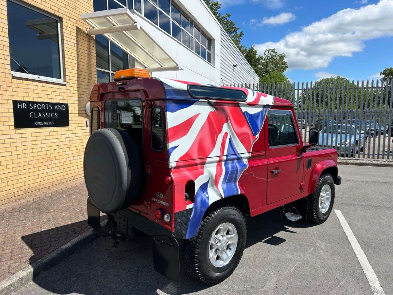 A 2014 LAND ROVER DEFENDER 90 2.2 TDCi Hard Top SUV 3dr Diesel Manual 4WD SWB Euro 5 (122 ps)-1 Owner Fro A 2014 LAND ROVER DEFENDER 90 2.2 TDCi Hard Top SUV 3dr Diesel Manual 4WD SWB Euro 5 (122 ps)-1 Owner Fro