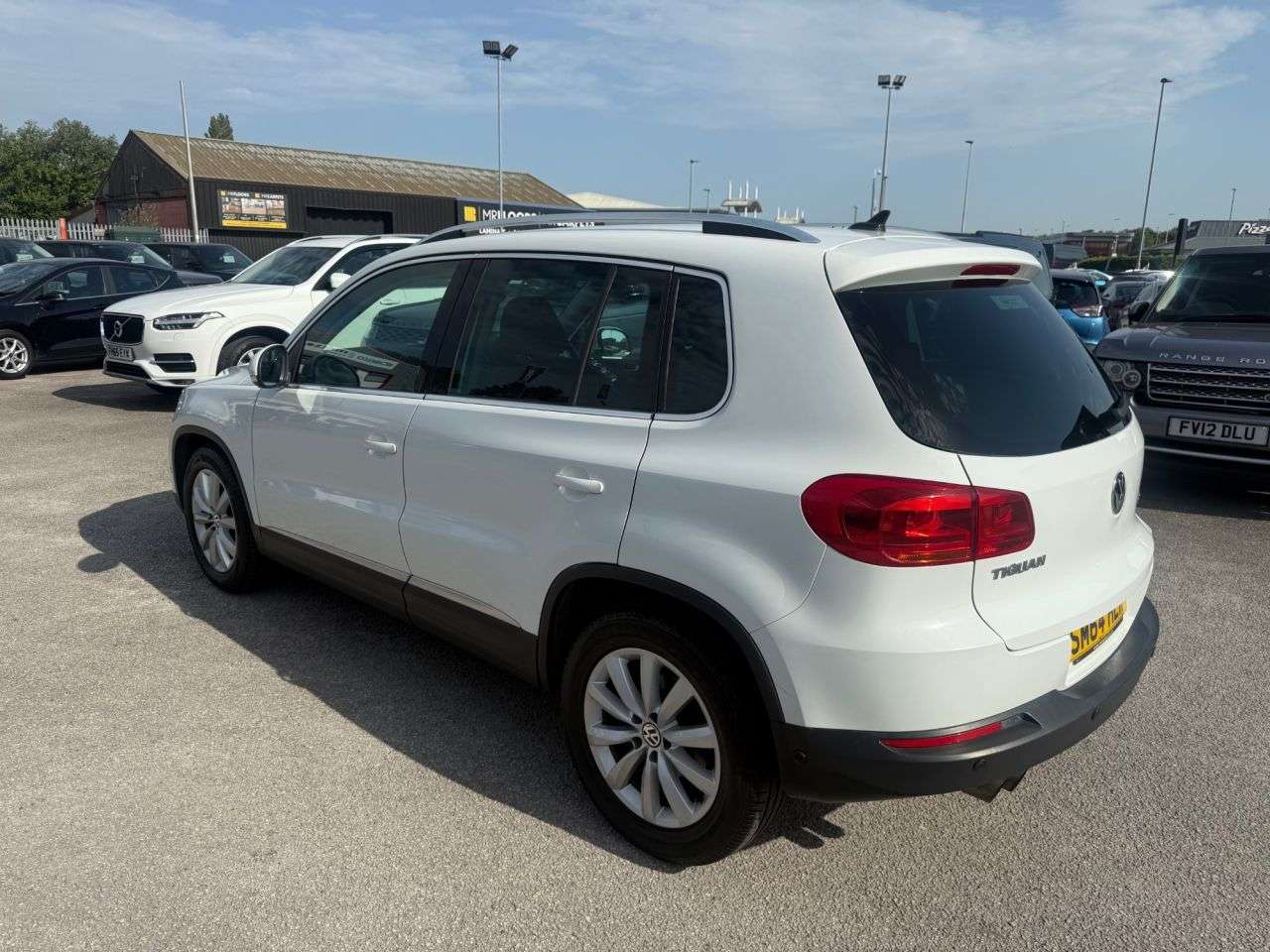 A 2015 VOLKSWAGEN TIGUAN 2.0 TDI BlueMotion Tech Match SUV 5dr Diesel Manual 2WD Euro 5 (s/s) (140 p A 2015 VOLKSWAGEN TIGUAN 2.0 TDI BlueMotion Tech Match SUV 5dr Diesel Manual 2WD Euro 5 (s/s) (140 p