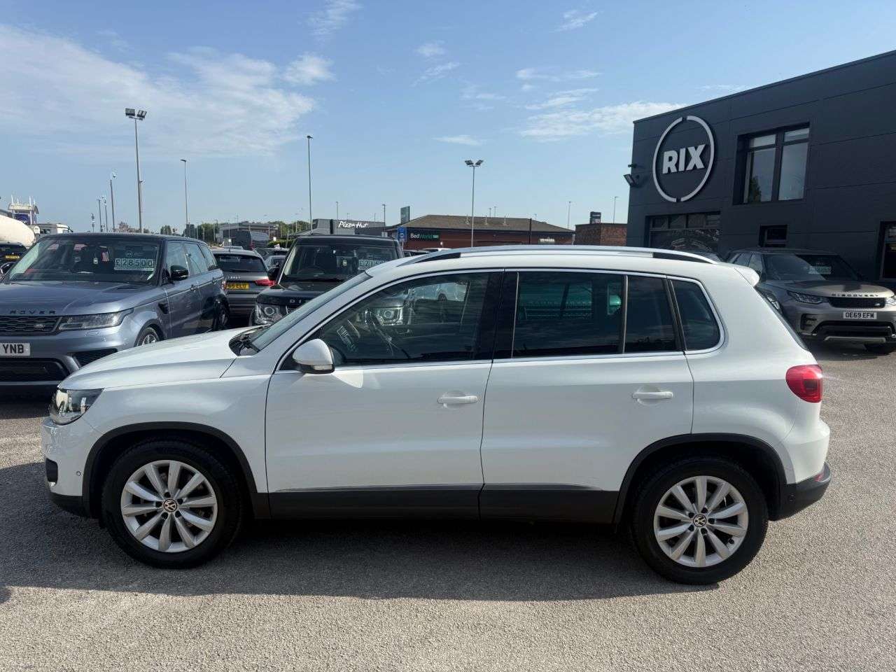 A 2015 VOLKSWAGEN TIGUAN 2.0 TDI BlueMotion Tech Match SUV 5dr Diesel Manual 2WD Euro 5 (s/s) (140 p A 2015 VOLKSWAGEN TIGUAN 2.0 TDI BlueMotion Tech Match SUV 5dr Diesel Manual 2WD Euro 5 (s/s) (140 p