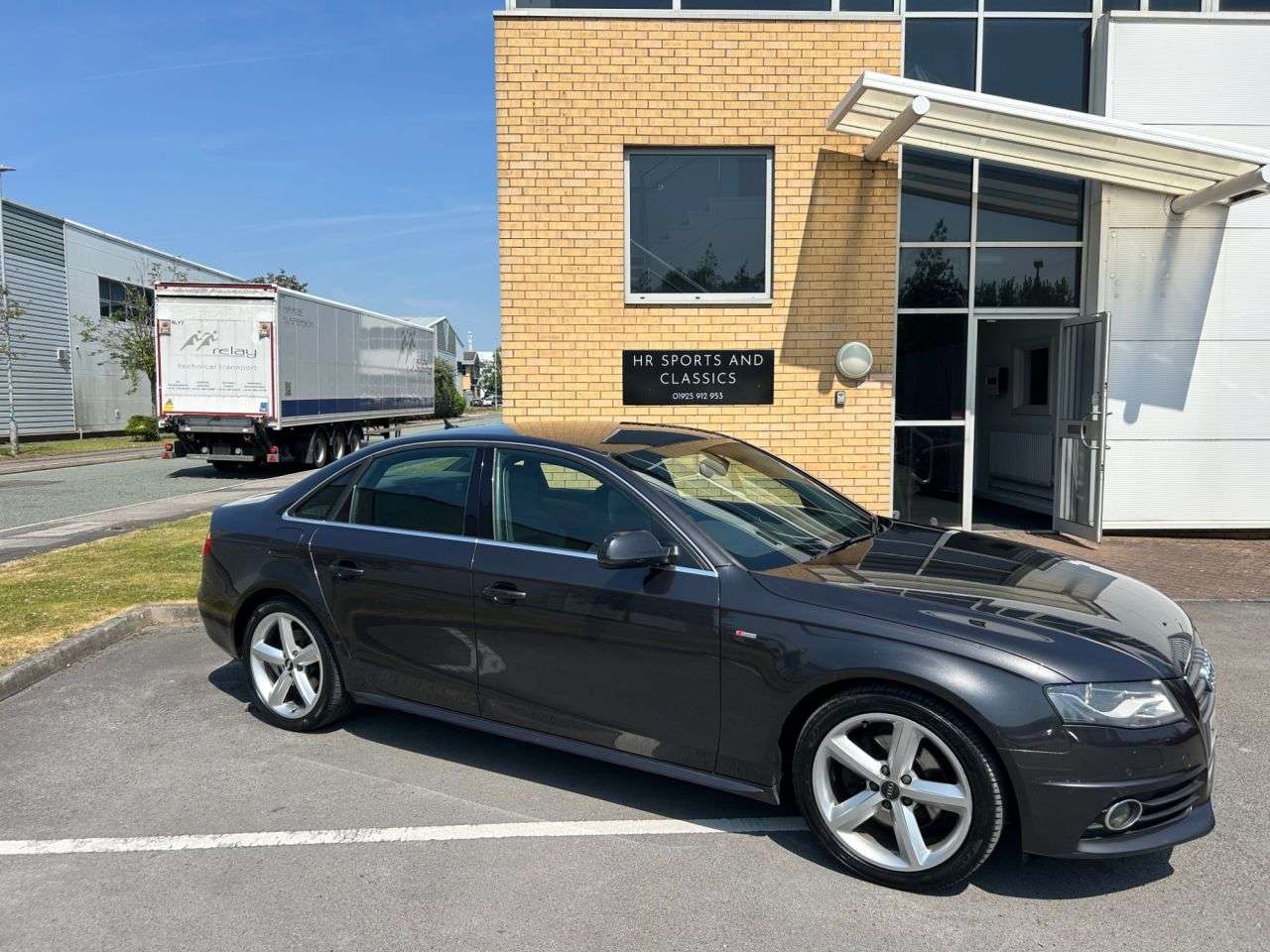 A 2010 AUDI A4 2.0 TDI S line Saloon 4dr Diesel Manual quattro Euro 4 (170 ps)-Rare Quattr A 2010 AUDI A4 2.0 TDI S line Saloon 4dr Diesel Manual quattro Euro 4 (170 ps)-Rare Quattr
