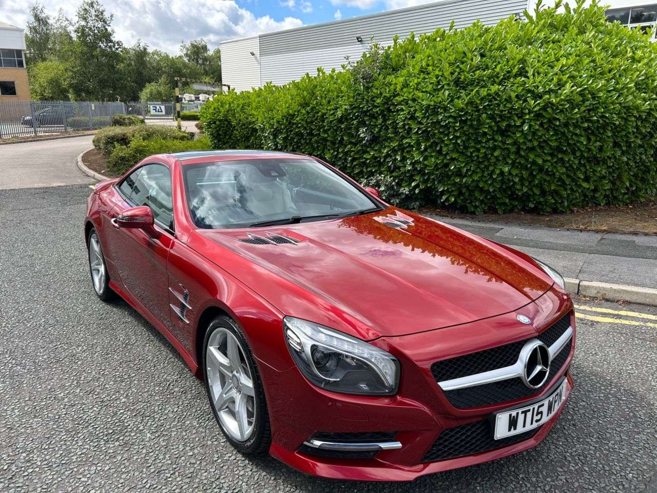 A 2015 MERCEDES-BENZ SL 3.0 SL400 AMG Sport Convertible 2dr Petrol G-Tronic Euro 6 (s/s) (333 ps)-F A 2015 MERCEDES-BENZ SL 3.0 SL400 AMG Sport Convertible 2dr Petrol G-Tronic Euro 6 (s/s) (333 ps)-F