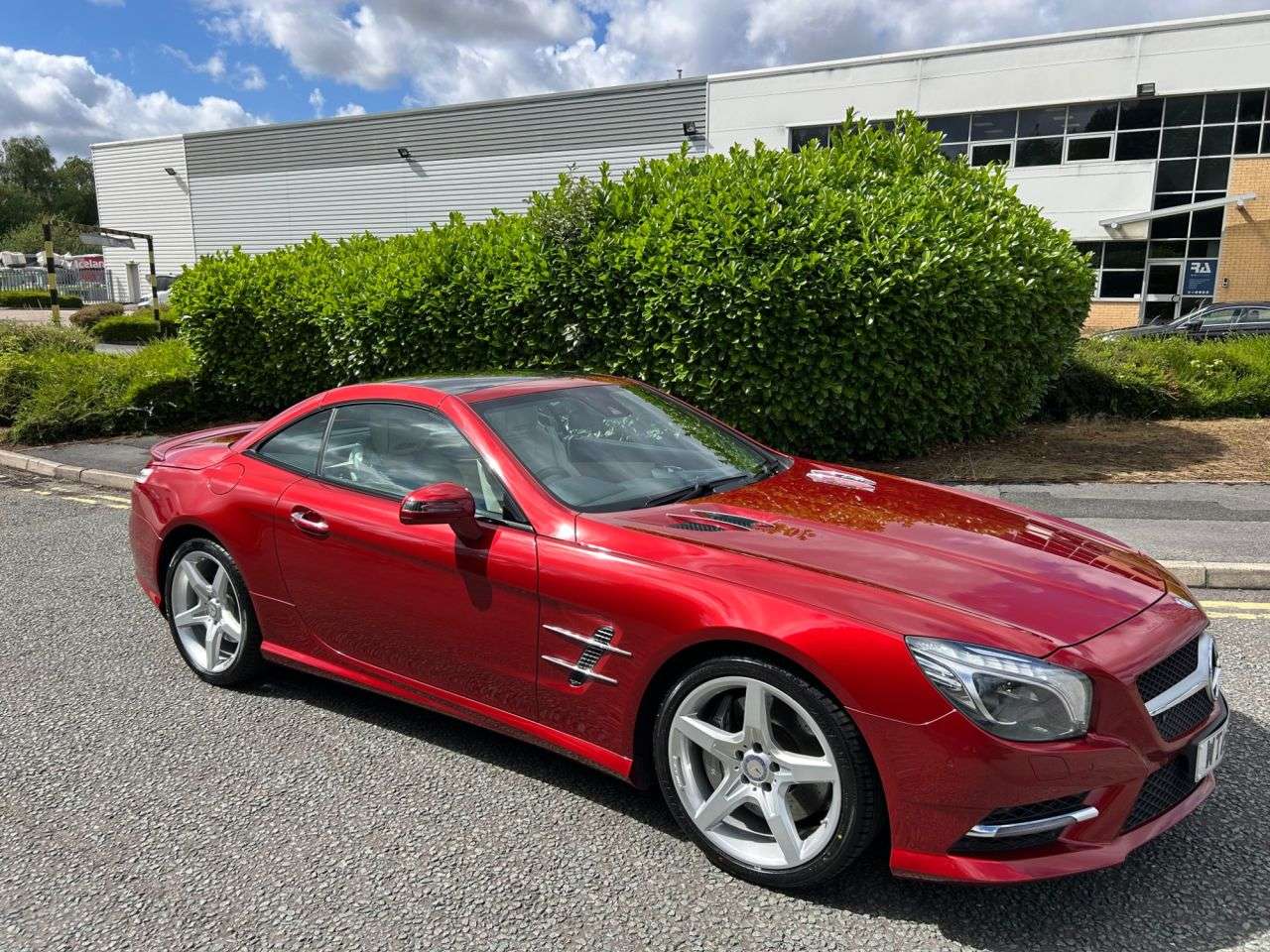 A 2015 MERCEDES-BENZ SL 3.0 SL400 AMG Sport Convertible 2dr Petrol G-Tronic Euro 6 (s/s) (333 ps)-F A 2015 MERCEDES-BENZ SL 3.0 SL400 AMG Sport Convertible 2dr Petrol G-Tronic Euro 6 (s/s) (333 ps)-F