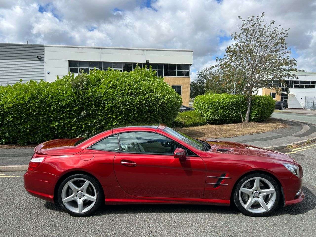 A 2015 MERCEDES-BENZ SL 3.0 SL400 AMG Sport Convertible 2dr Petrol G-Tronic Euro 6 (s/s) (333 ps)-F A 2015 MERCEDES-BENZ SL 3.0 SL400 AMG Sport Convertible 2dr Petrol G-Tronic Euro 6 (s/s) (333 ps)-F