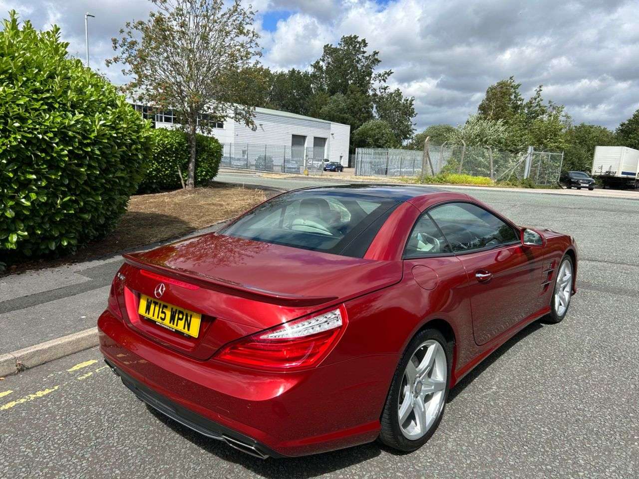 A 2015 MERCEDES-BENZ SL 3.0 SL400 AMG Sport Convertible 2dr Petrol G-Tronic Euro 6 (s/s) (333 ps)-F A 2015 MERCEDES-BENZ SL 3.0 SL400 AMG Sport Convertible 2dr Petrol G-Tronic Euro 6 (s/s) (333 ps)-F