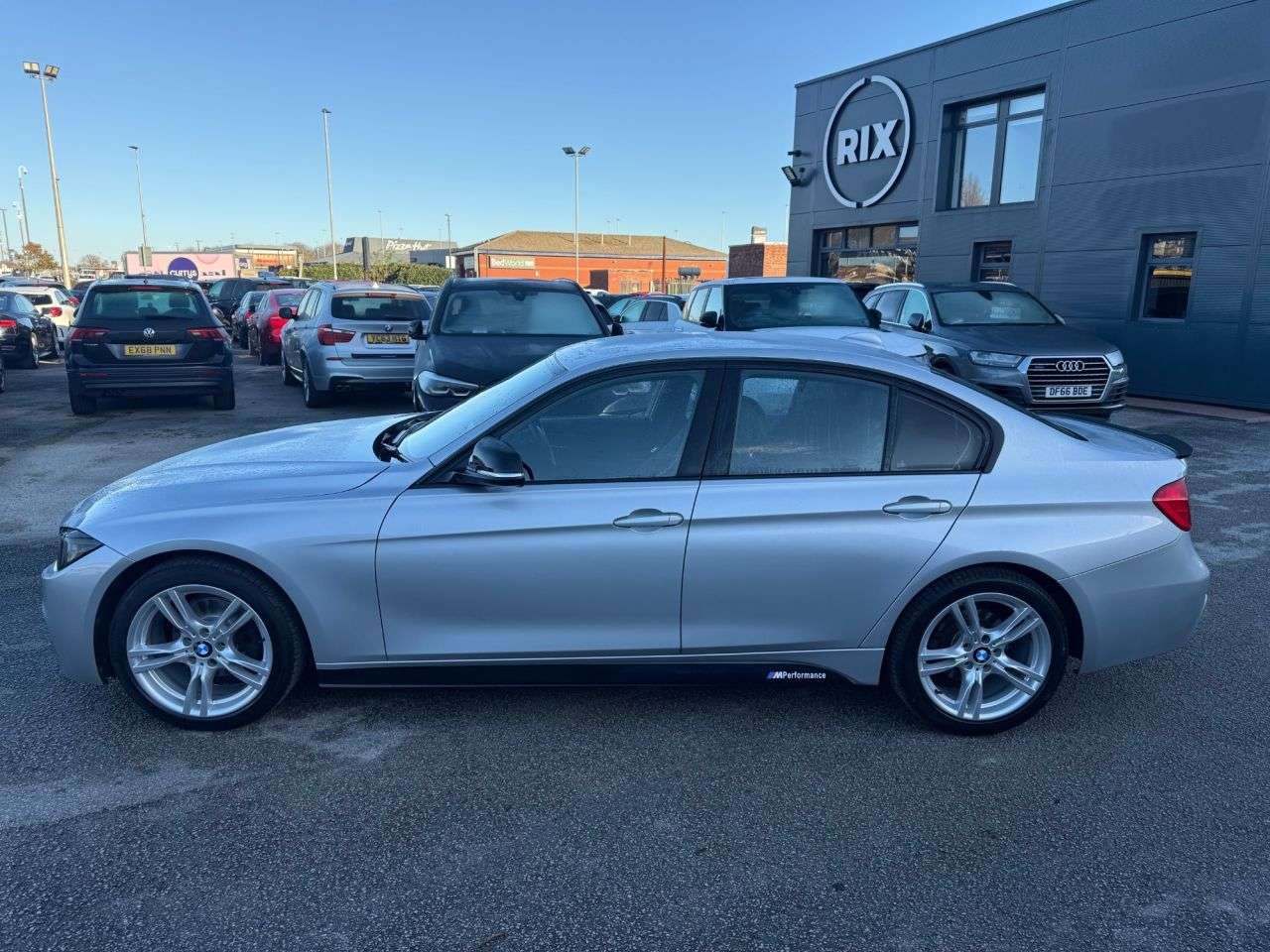 A 2013 BMW 3 SERIES 2.0 318d M Sport Saloon 4dr Diesel Manual Euro 5 (s/s) (143 ps) A 2013 BMW 3 SERIES 2.0 318d M Sport Saloon 4dr Diesel Manual Euro 5 (s/s) (143 ps)