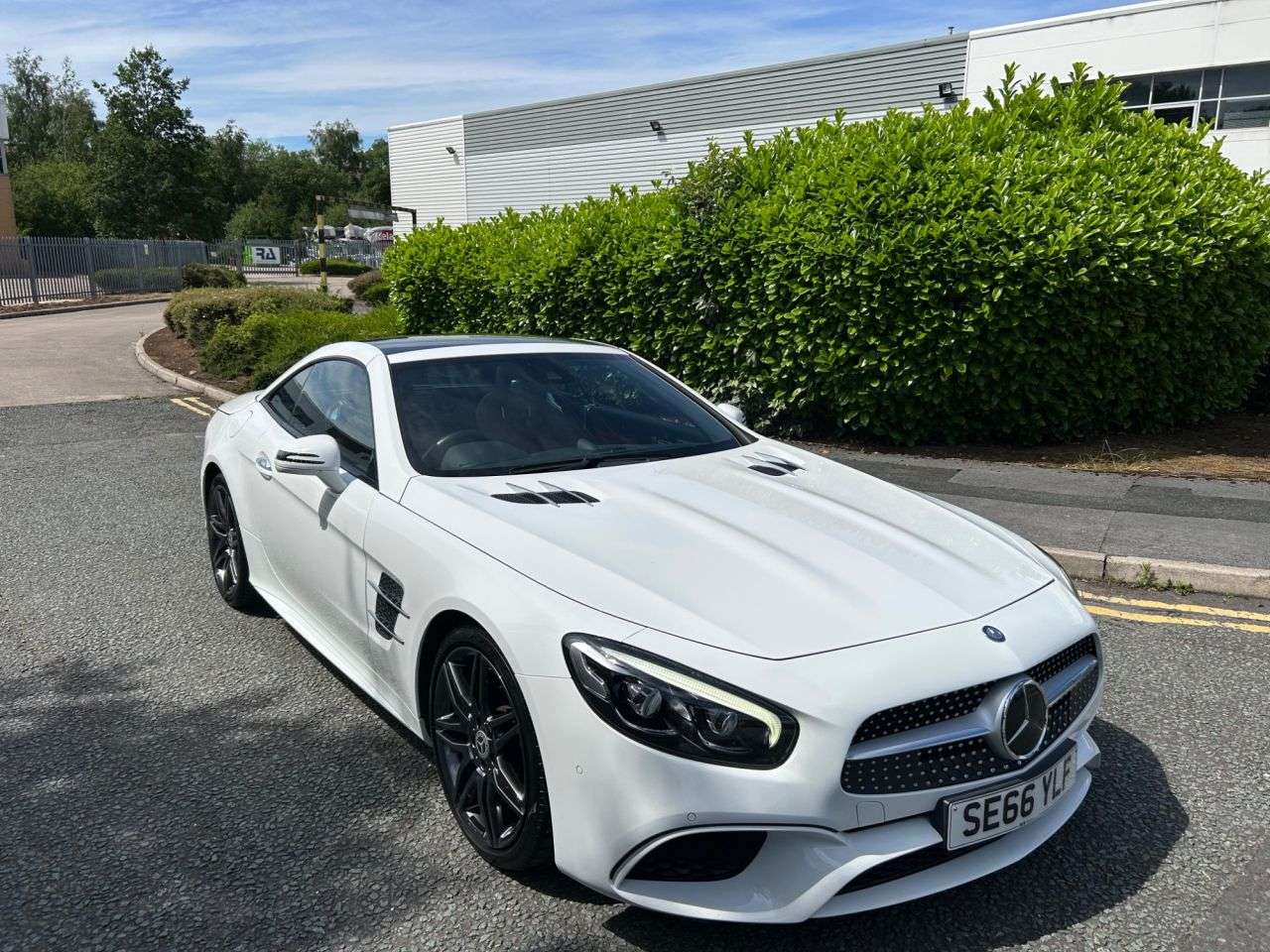 A 2016 MERCEDES-BENZ SL 4.7 SL500 V8 AMG Line Roadster 2dr Petrol G-Tronic+ Euro 6 (s/s) (455 ps)-F A 2016 MERCEDES-BENZ SL 4.7 SL500 V8 AMG Line Roadster 2dr Petrol G-Tronic+ Euro 6 (s/s) (455 ps)-F