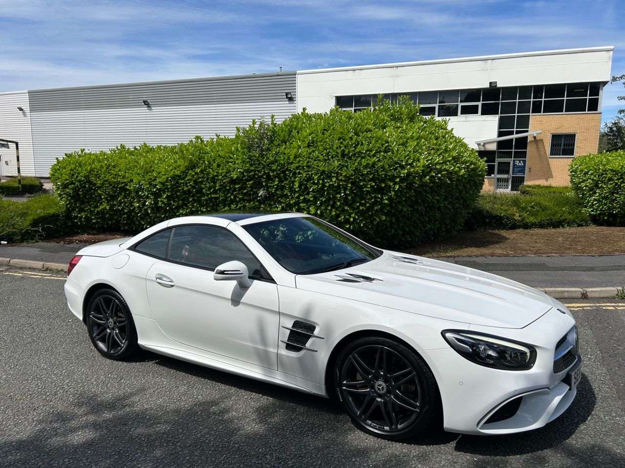 A 2016 MERCEDES-BENZ SL 4.7 SL500 V8 AMG Line Roadster 2dr Petrol G-Tronic+ Euro 6 (s/s) (455 ps)-F A 2016 MERCEDES-BENZ SL 4.7 SL500 V8 AMG Line Roadster 2dr Petrol G-Tronic+ Euro 6 (s/s) (455 ps)-F