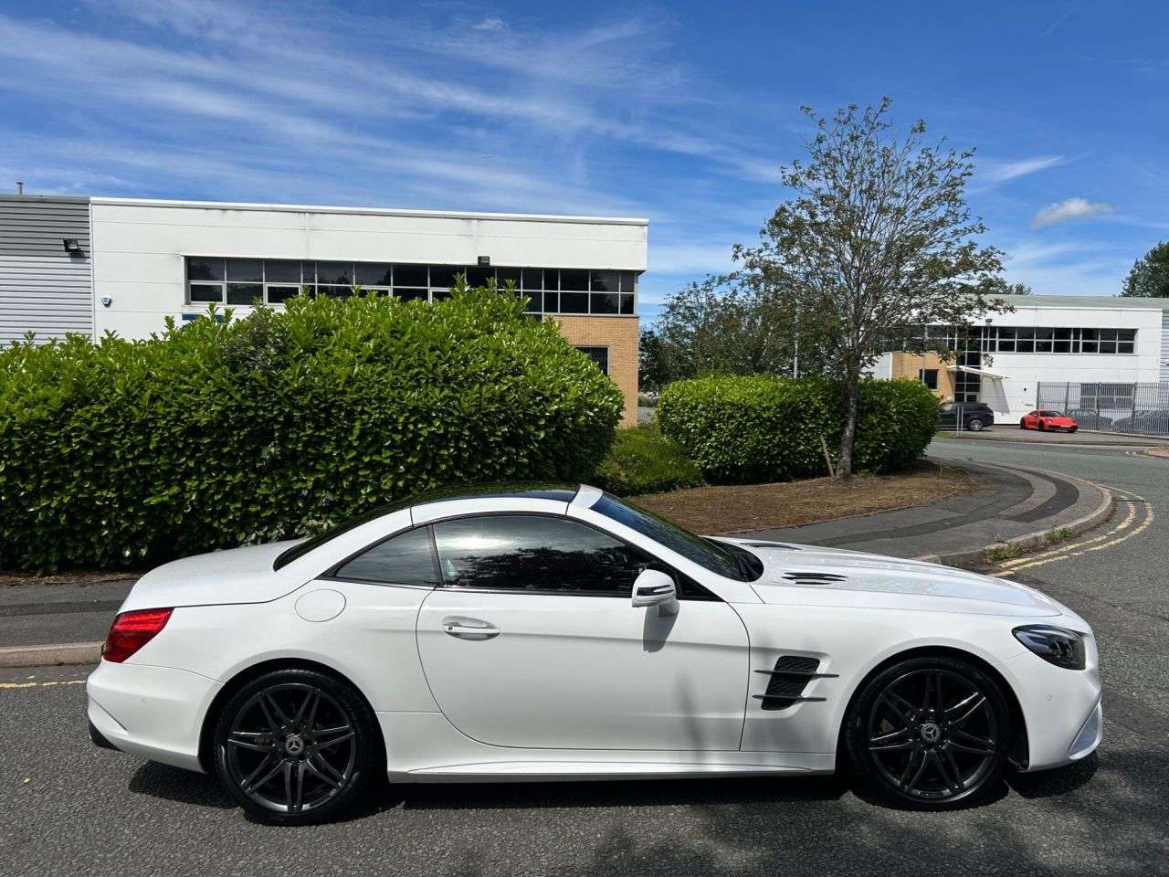 A 2016 MERCEDES-BENZ SL 4.7 SL500 V8 AMG Line Roadster 2dr Petrol G-Tronic+ Euro 6 (s/s) (455 ps)-F A 2016 MERCEDES-BENZ SL 4.7 SL500 V8 AMG Line Roadster 2dr Petrol G-Tronic+ Euro 6 (s/s) (455 ps)-F
