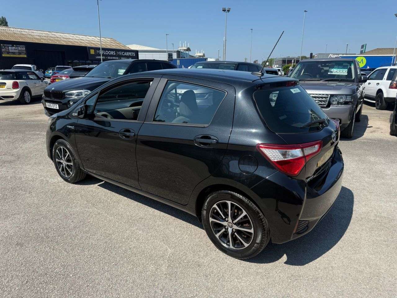A 2019 TOYOTA YARIS 1.5 VVT-h Icon Tech Hatchback 5dr Petrol Hybrid E-CVT Euro 6-2 FORMER KEEPE A 2019 TOYOTA YARIS 1.5 VVT-h Icon Tech Hatchback 5dr Petrol Hybrid E-CVT Euro 6-2 FORMER KEEPE