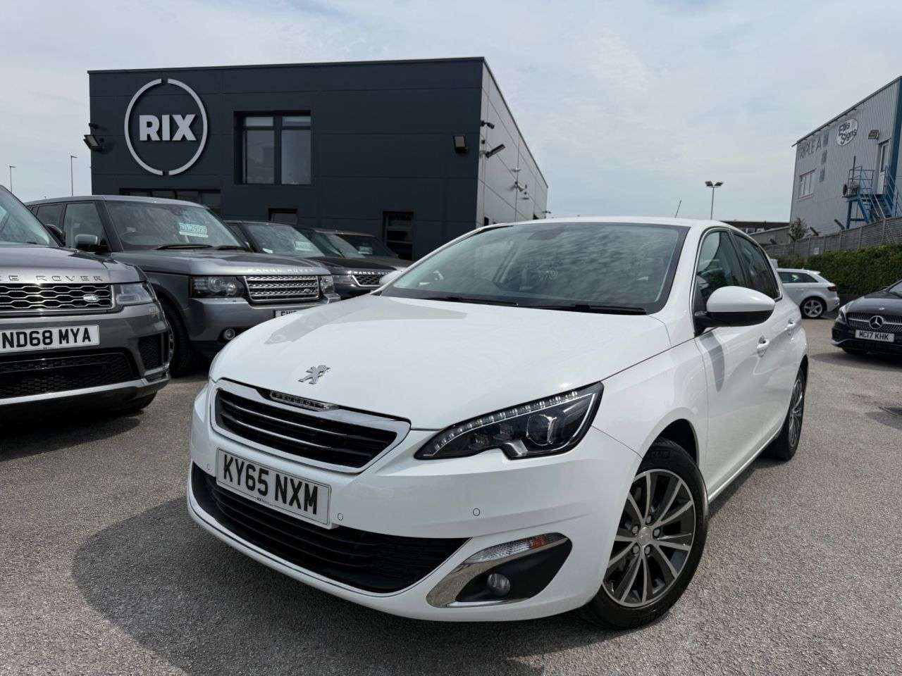 A 2015 PEUGEOT 308 1.6 BlueHDi Allure Hatchback 5dr Diesel Manual Euro 6 (s/s) (120 ps) A 2015 PEUGEOT 308 1.6 BlueHDi Allure Hatchback 5dr Diesel Manual Euro 6 (s/s) (120 ps)