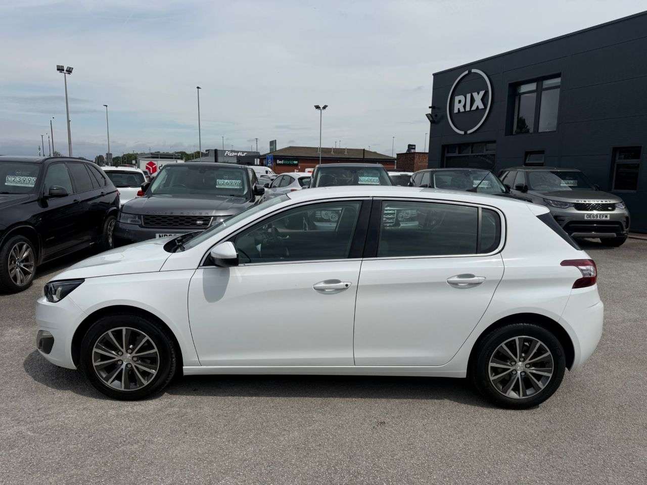 A 2015 PEUGEOT 308 1.6 BlueHDi Allure Hatchback 5dr Diesel Manual Euro 6 (s/s) (120 ps) A 2015 PEUGEOT 308 1.6 BlueHDi Allure Hatchback 5dr Diesel Manual Euro 6 (s/s) (120 ps)