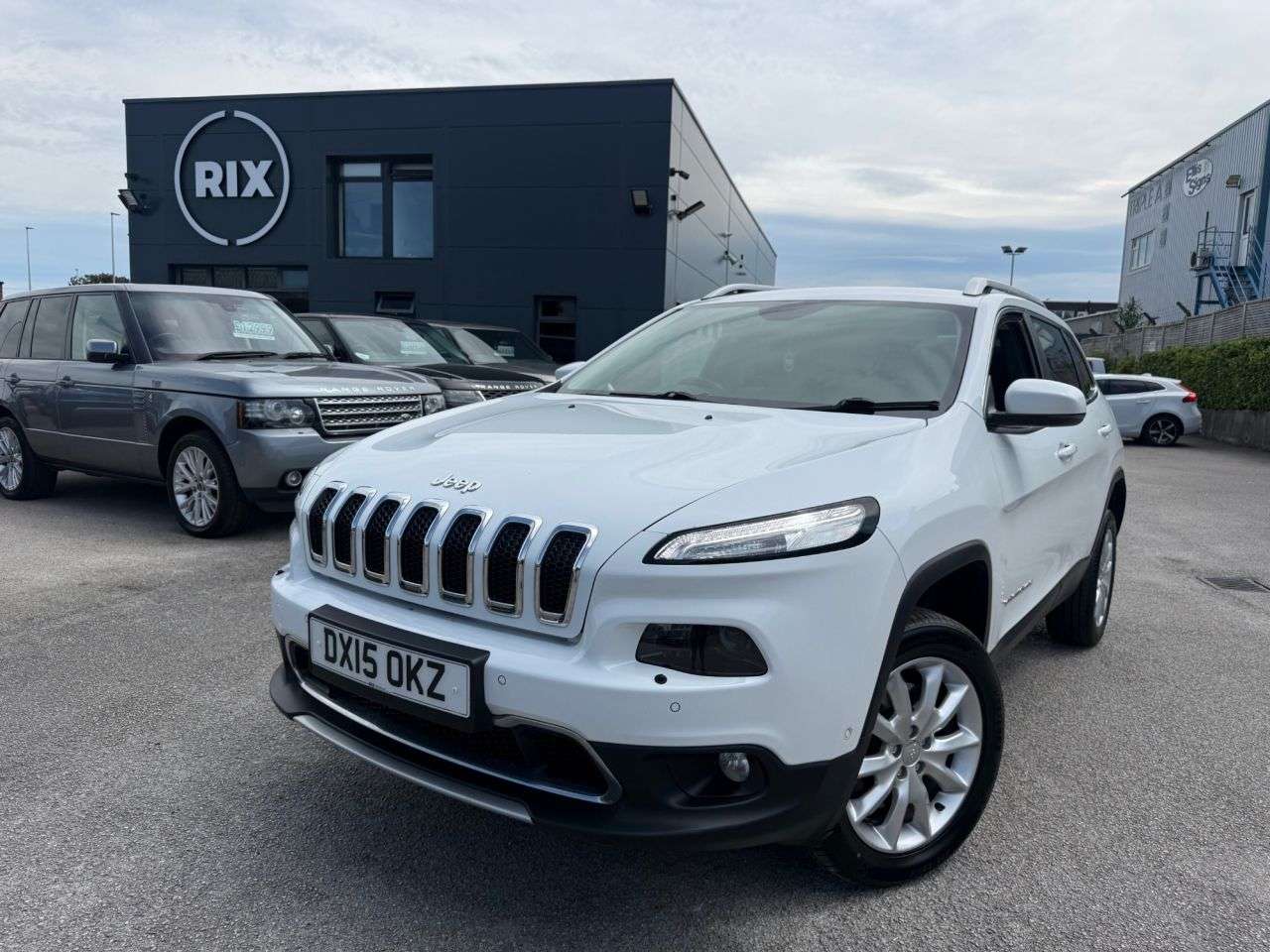 A 2015 JEEP CHEROKEE 2.0 CRD Limited SUV 5dr Diesel Auto 4WD Euro 5 (s/s) (170 ps) A 2015 JEEP CHEROKEE 2.0 CRD Limited SUV 5dr Diesel Auto 4WD Euro 5 (s/s) (170 ps)
