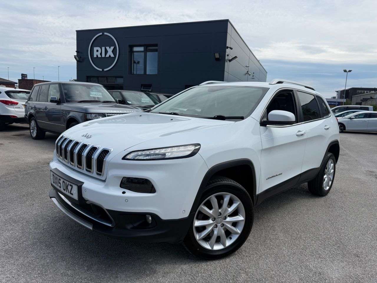 A 2015 JEEP CHEROKEE 2.0 CRD Limited SUV 5dr Diesel Auto 4WD Euro 5 (s/s) (170 ps) A 2015 JEEP CHEROKEE 2.0 CRD Limited SUV 5dr Diesel Auto 4WD Euro 5 (s/s) (170 ps)