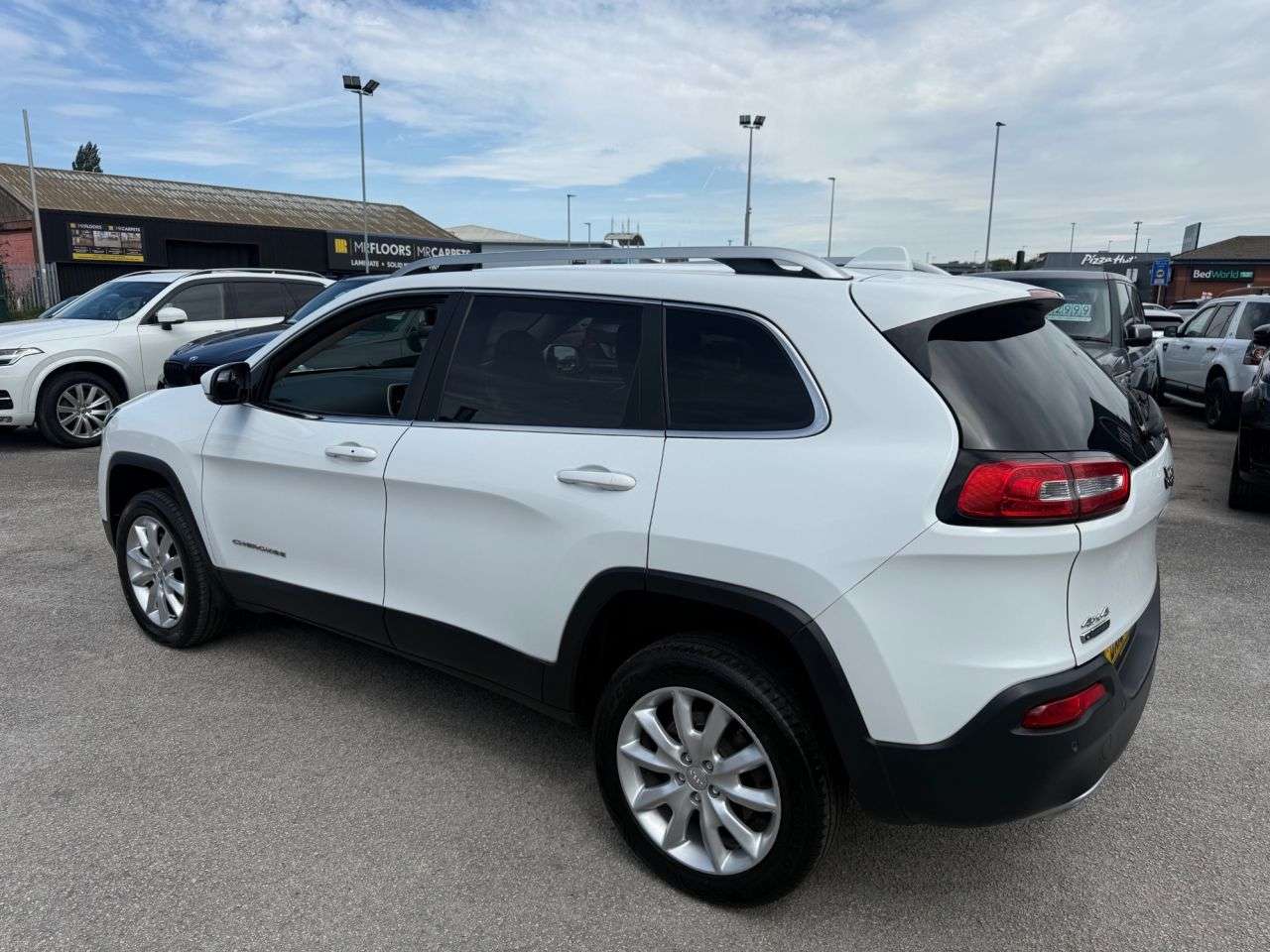 A 2015 JEEP CHEROKEE 2.0 CRD Limited SUV 5dr Diesel Auto 4WD Euro 5 (s/s) (170 ps) A 2015 JEEP CHEROKEE 2.0 CRD Limited SUV 5dr Diesel Auto 4WD Euro 5 (s/s) (170 ps)