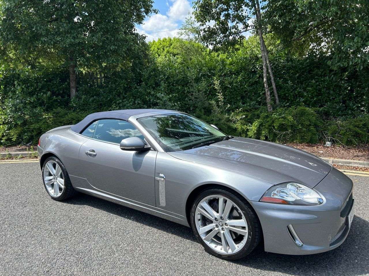 A 2010 JAGUAR XK 5.0 V8 Convertible 2dr Petrol Auto Euro 5 (385 ps)-Fantastic Low Mileage Ex A 2010 JAGUAR XK 5.0 V8 Convertible 2dr Petrol Auto Euro 5 (385 ps)-Fantastic Low Mileage Ex