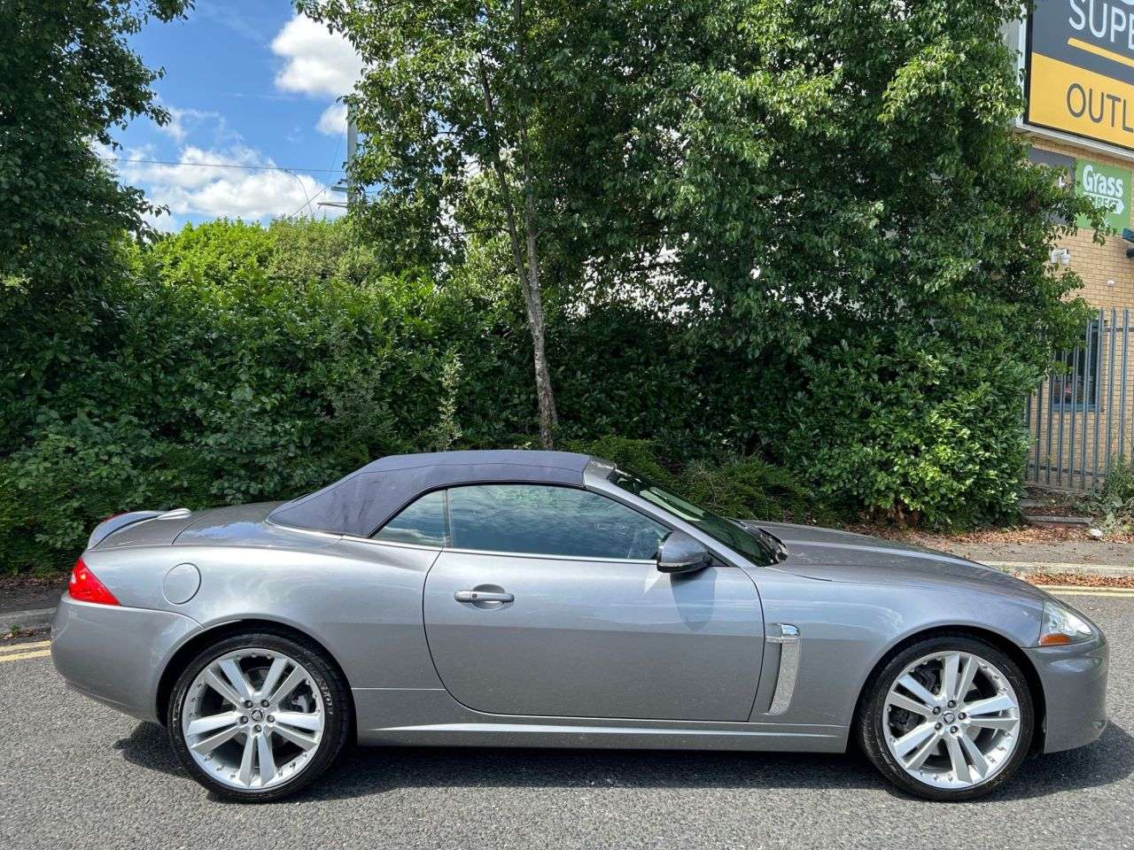 A 2010 JAGUAR XK 5.0 V8 Convertible 2dr Petrol Auto Euro 5 (385 ps)-Fantastic Low Mileage Ex A 2010 JAGUAR XK 5.0 V8 Convertible 2dr Petrol Auto Euro 5 (385 ps)-Fantastic Low Mileage Ex