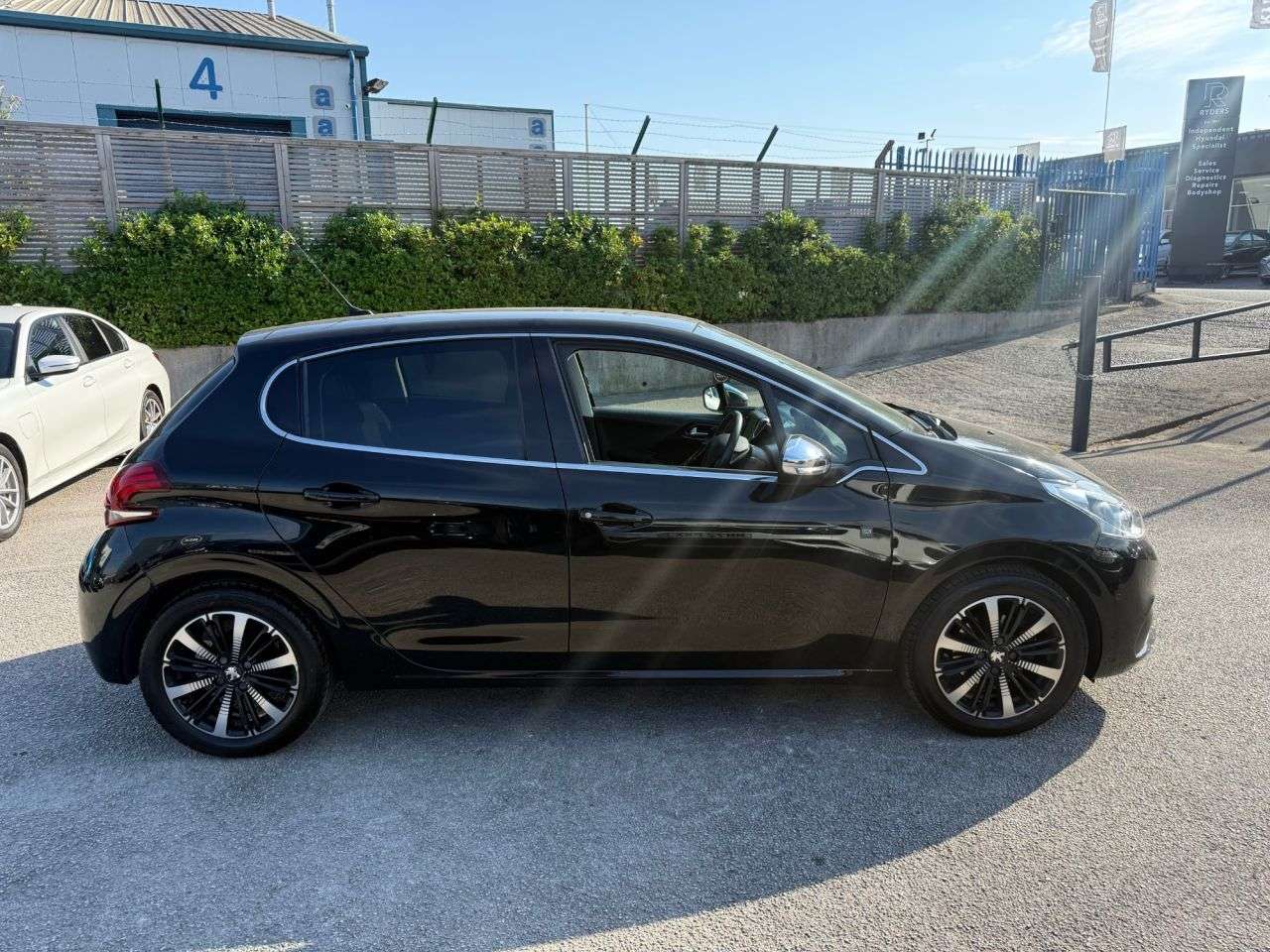 2018 PEUGEOT 208 2018 PEUGEOT 208