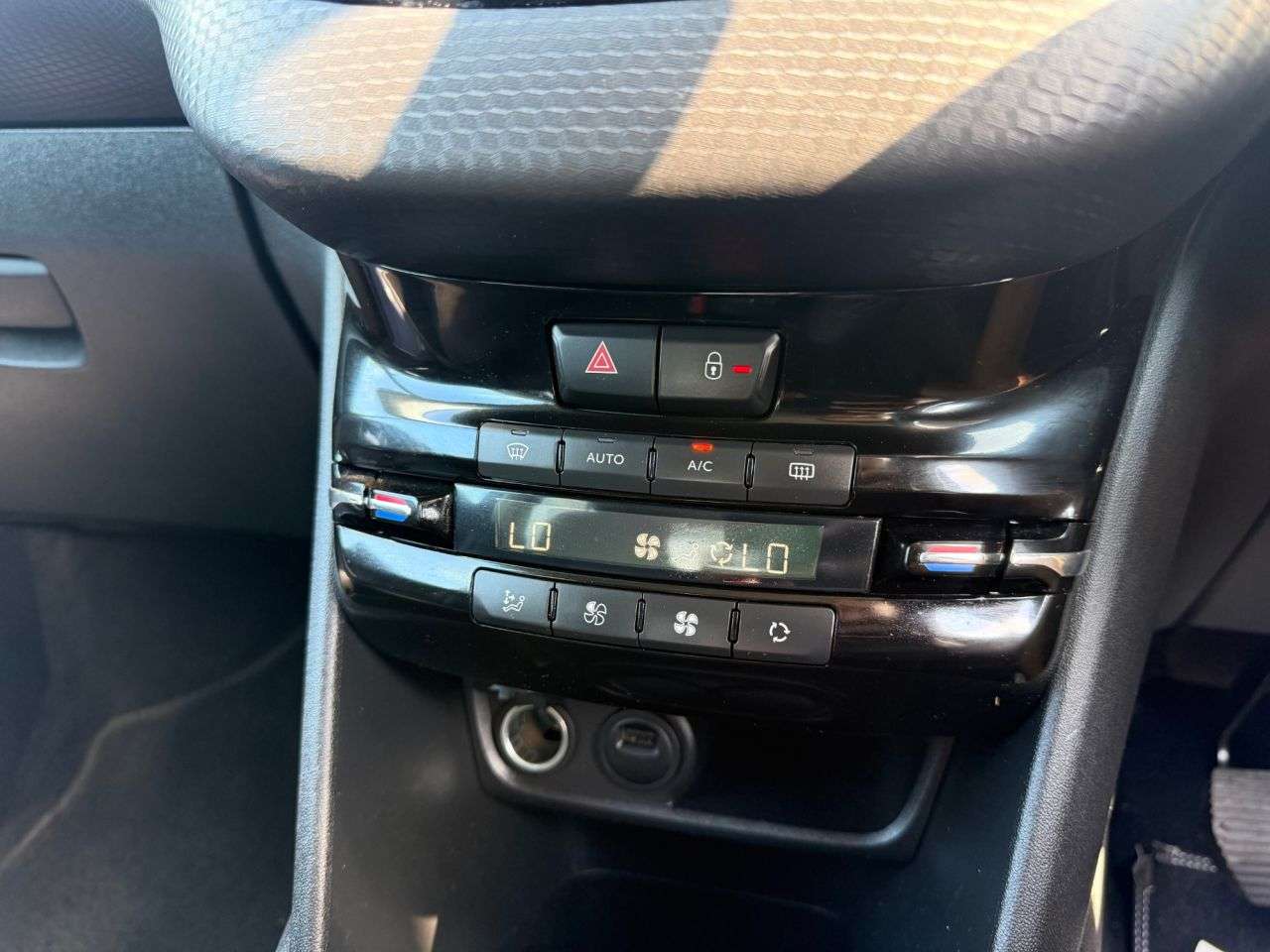 2018 PEUGEOT 208 2018 PEUGEOT 208